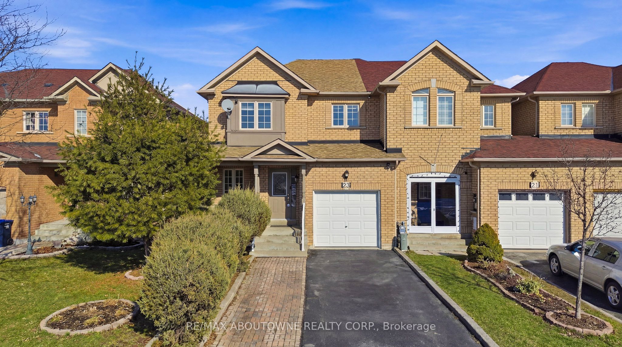 23 Arabia Gate, Brampton, ON L6R 2N9 photo 2