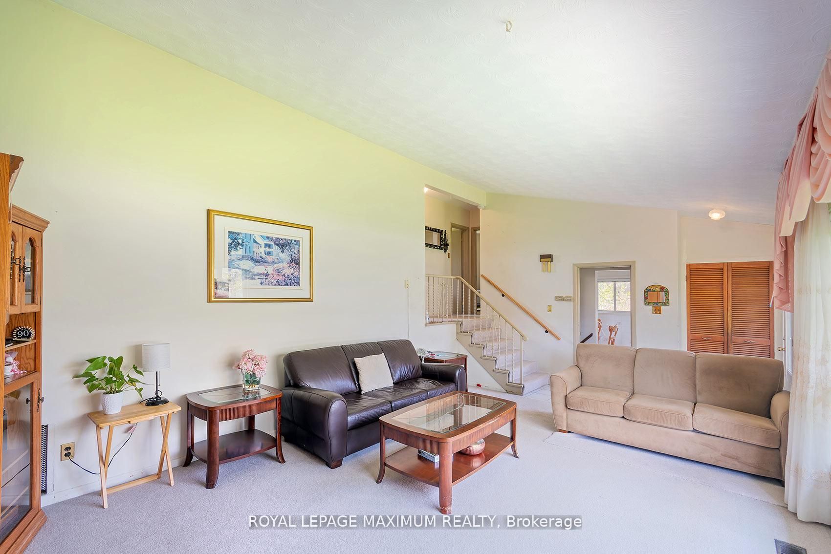 565 Pinegrove Road, Oakville, ON L6K 2C5 photo 3