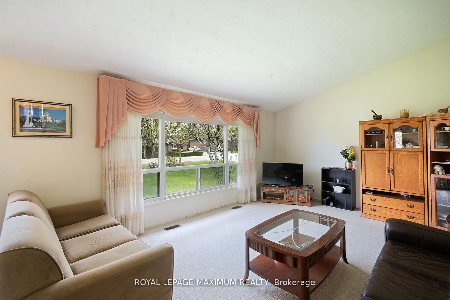 565 Pinegrove Road, Oakville, ON L6K 2C5 photo 4