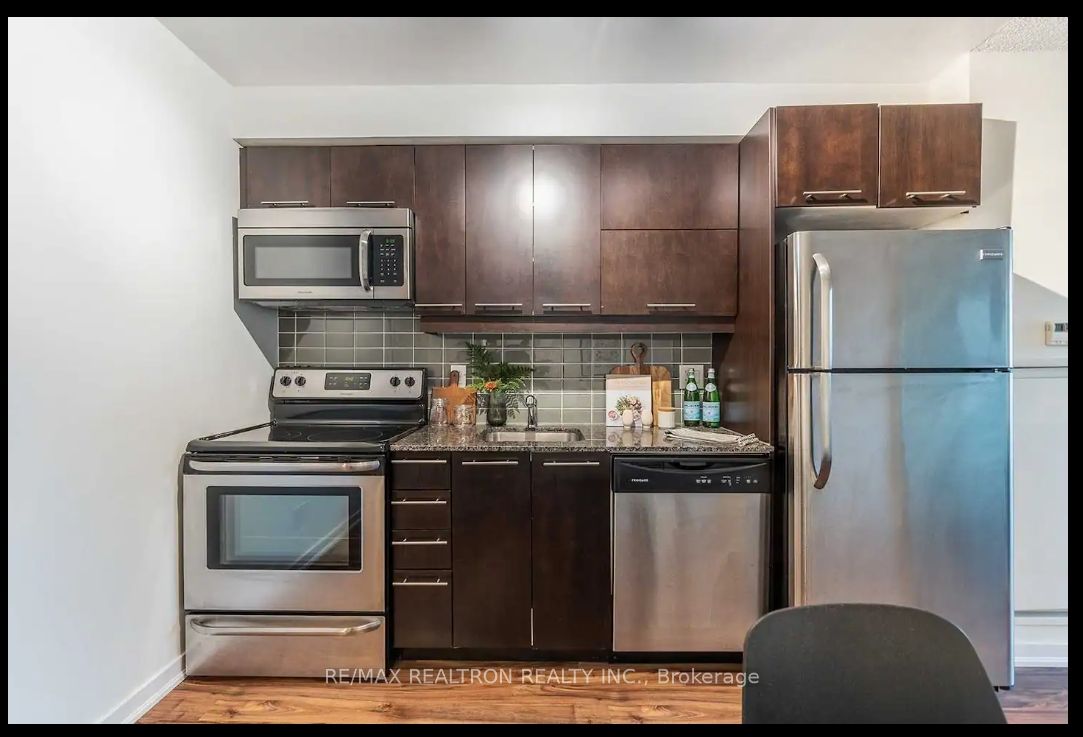 38 Joe Shuster Way 2010, Toronto, ON M6K 0A5 photo 4
