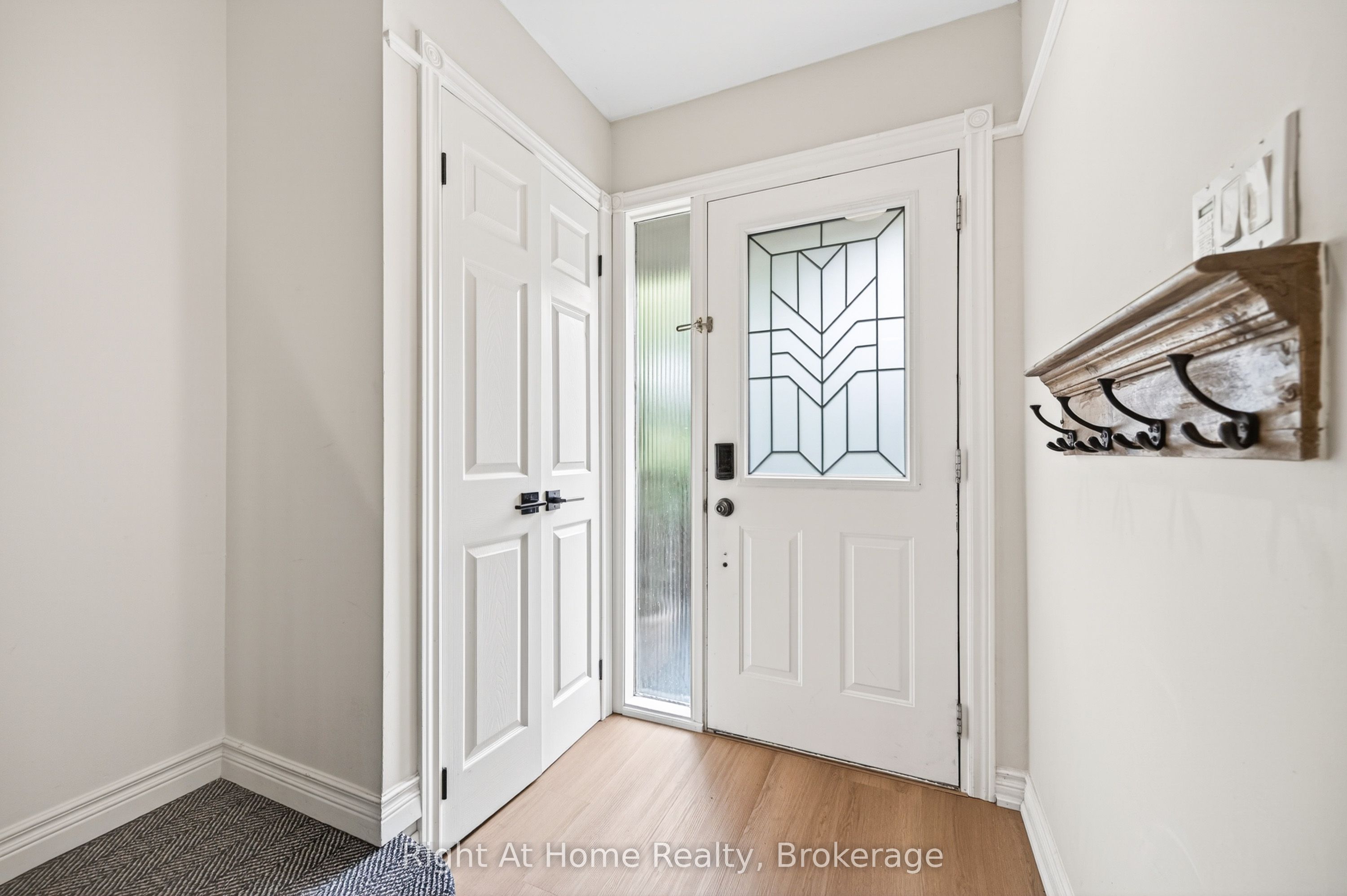 109 Brant Street, Oakville, ON L6K 2Z7 photo 3