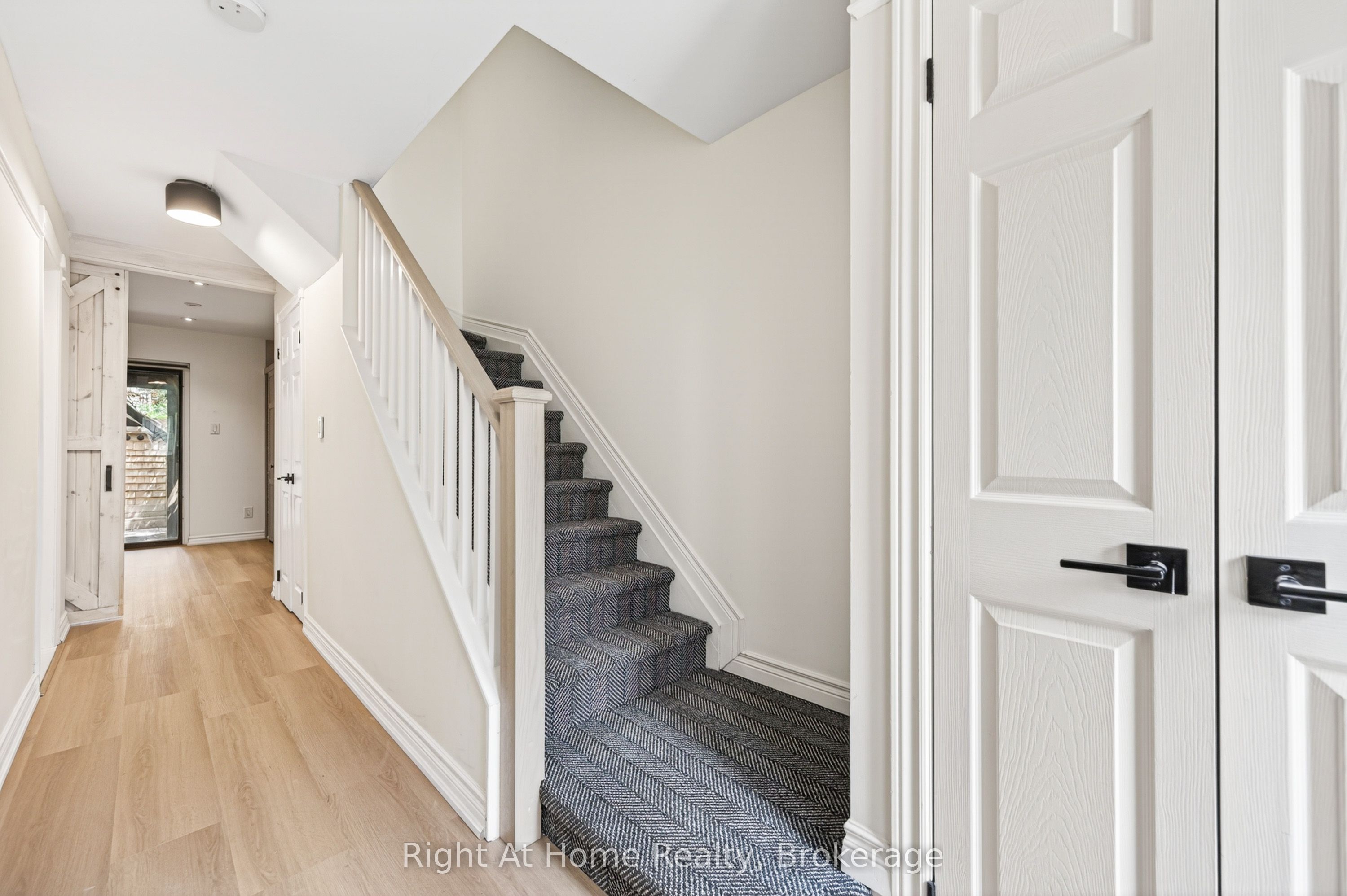 109 Brant Street, Oakville, ON L6K 2Z7 photo 5