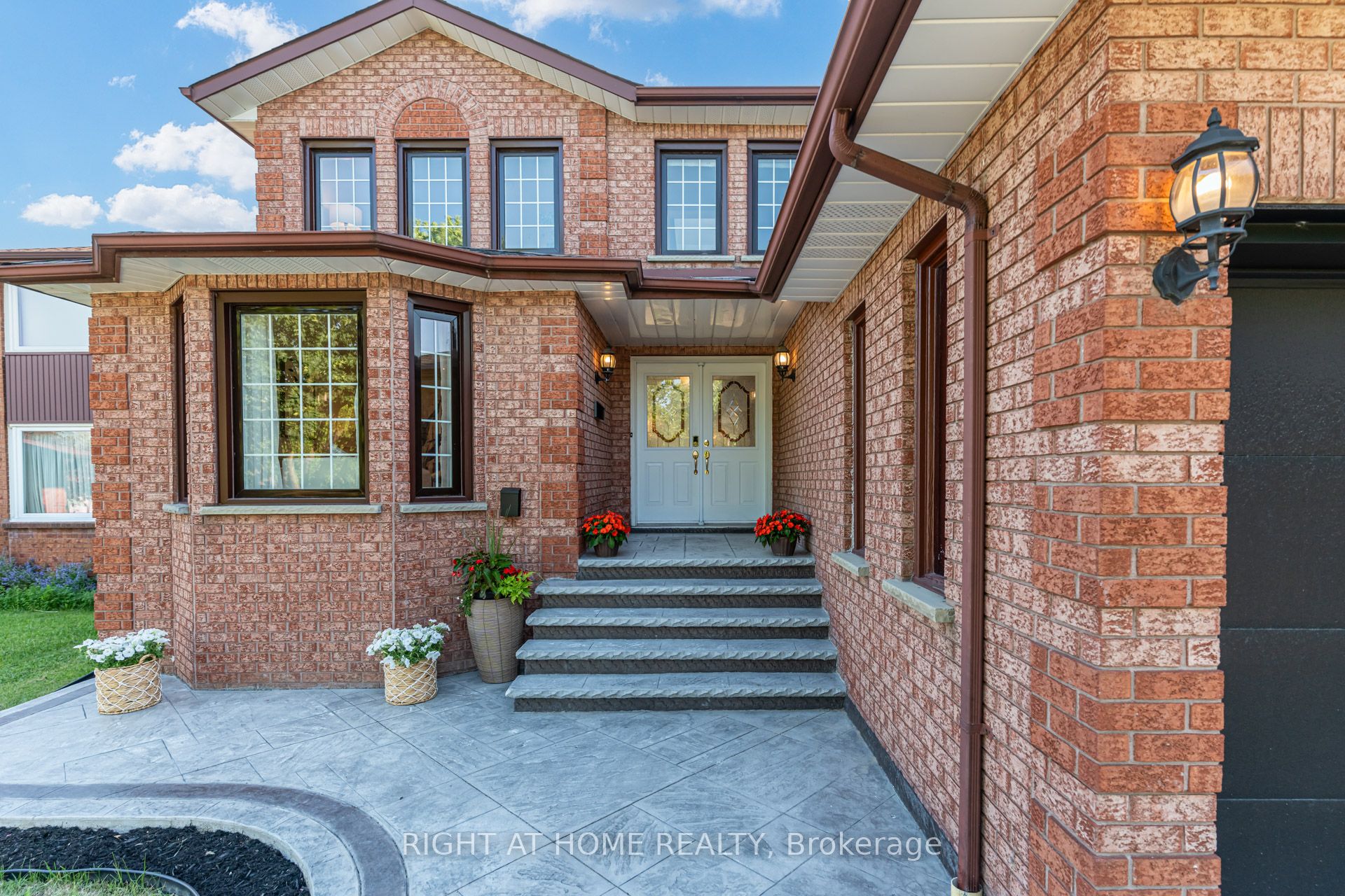 2598 Mason Heights, Mississauga, ON L5B 2S2 photo 2