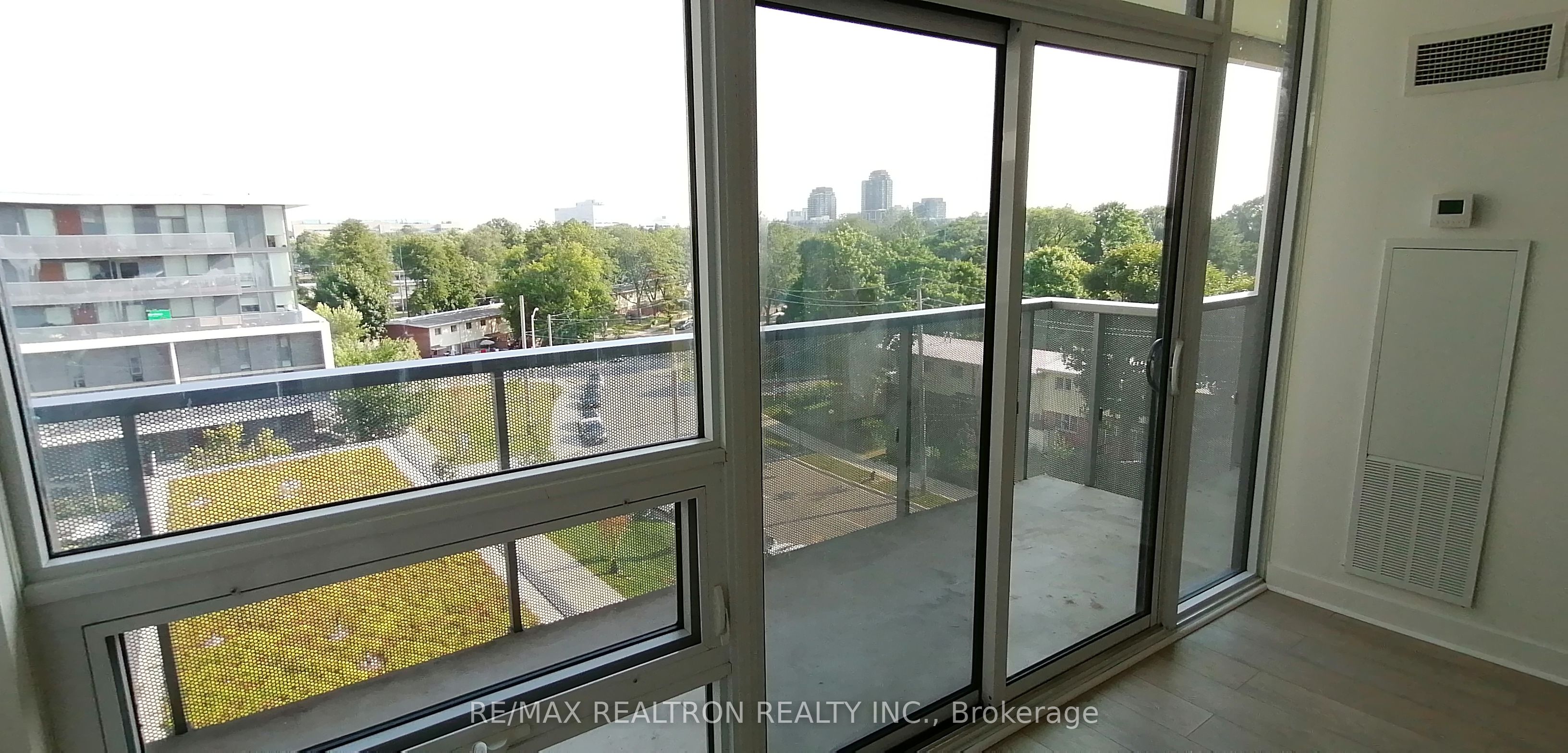 160 Flemington Road 715, Toronto, ON M6A 0A9 photo 3