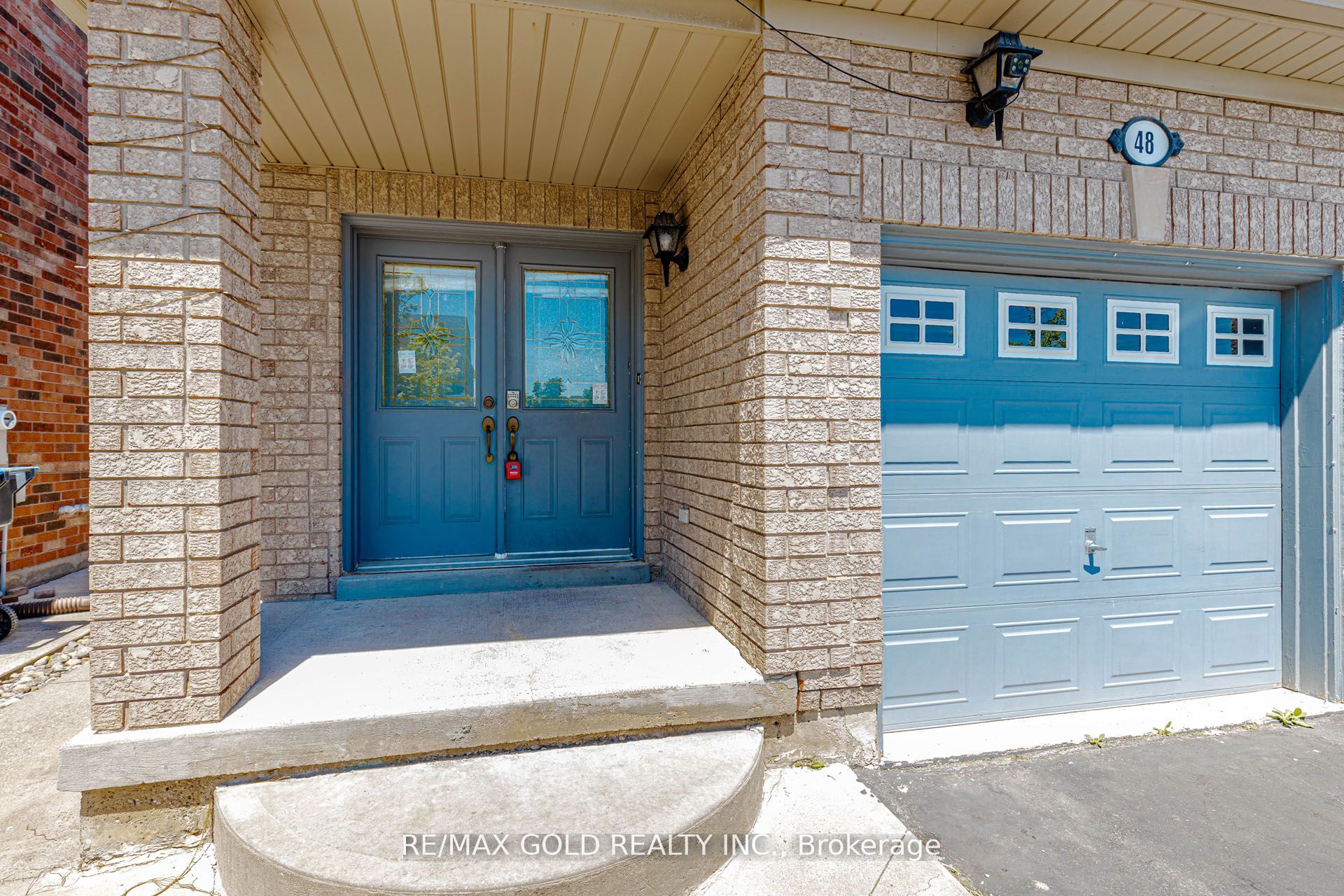 48 Sugarberry Drive, Brampton, ON L6X 0K2 photo 2