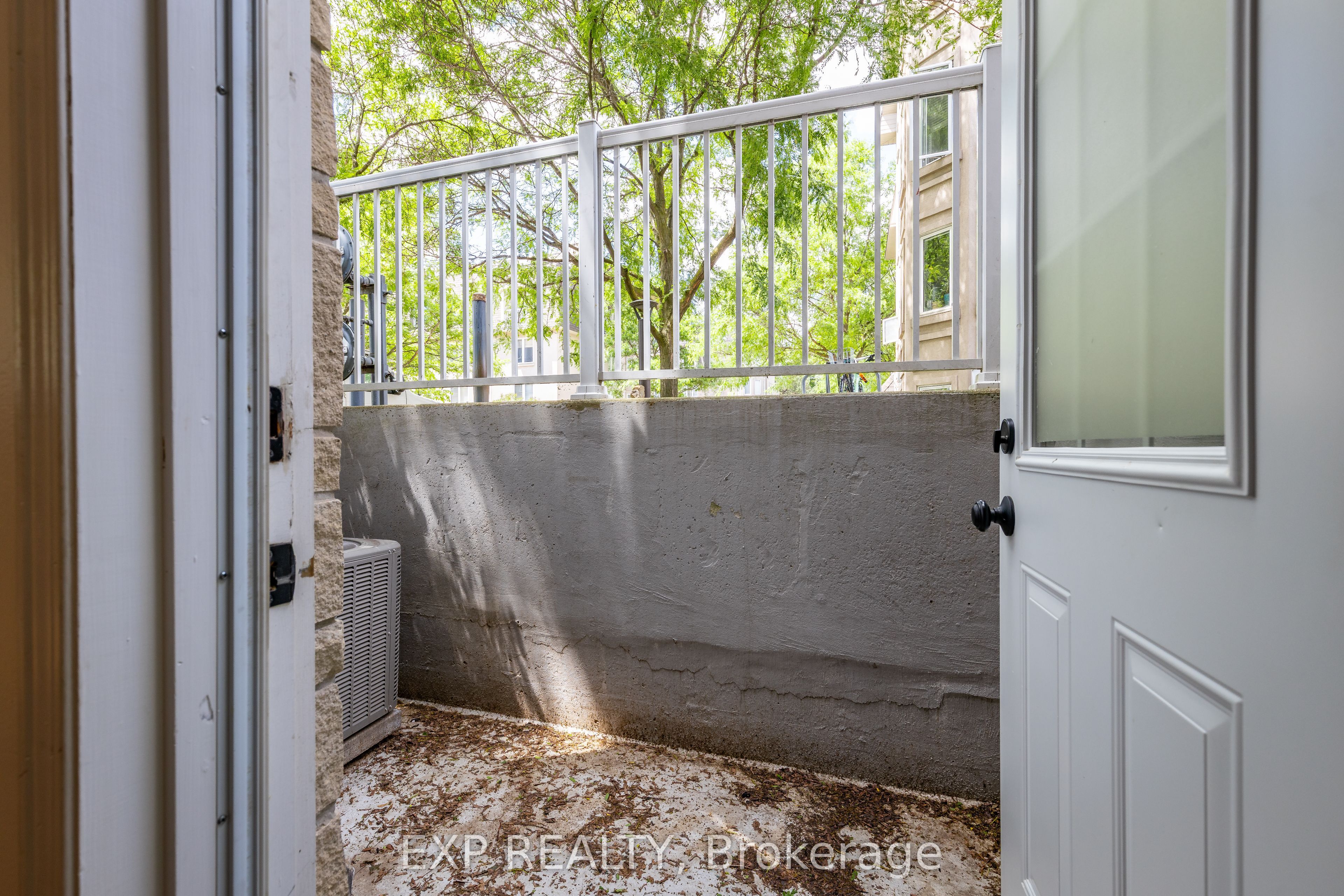 31 Foundry Avenue 29, Toronto, ON M6H 4K7