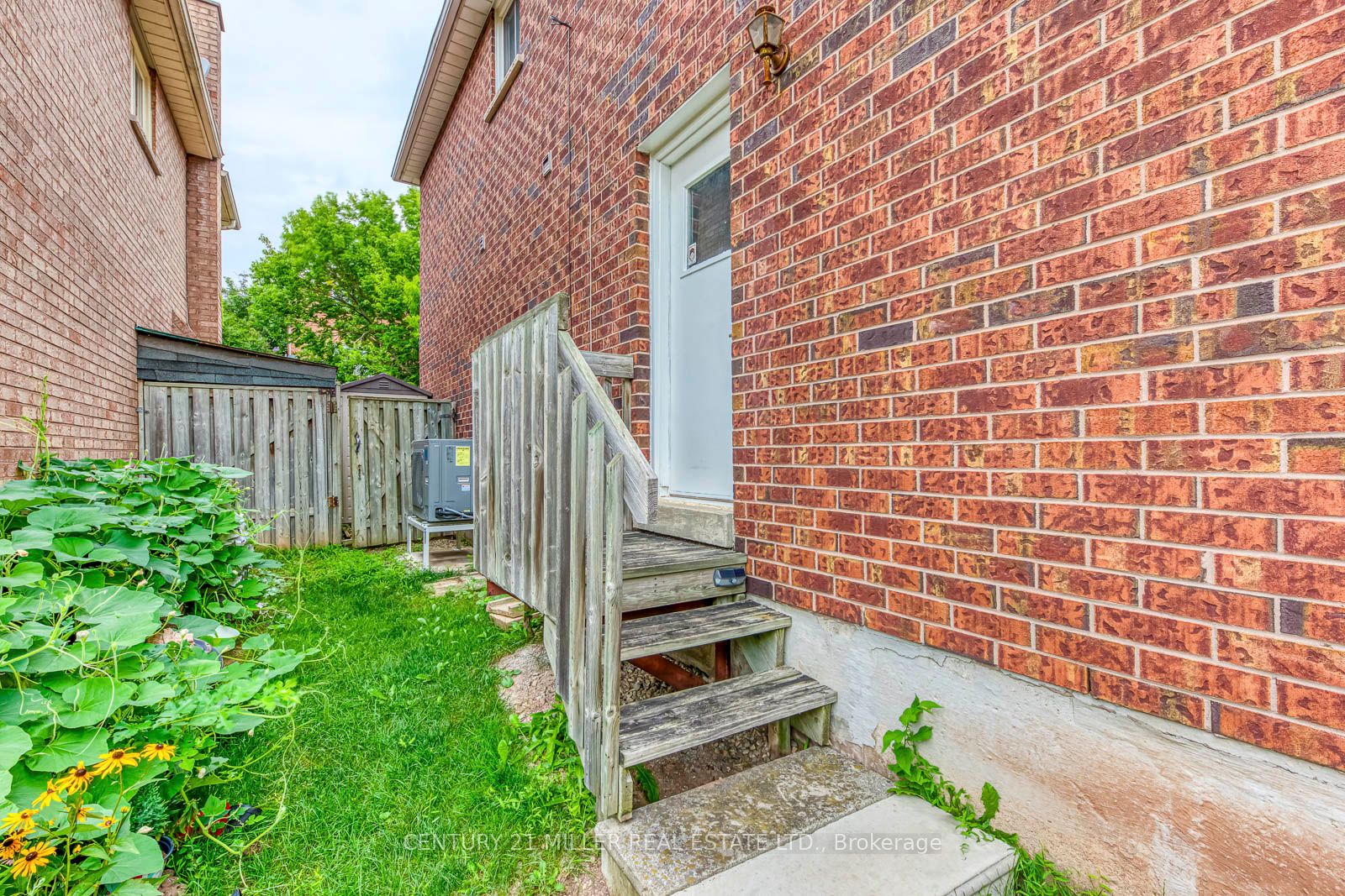 1351 Fieldcrest Lane #Lower, Oakville, ON L6M 2W8 photo 3