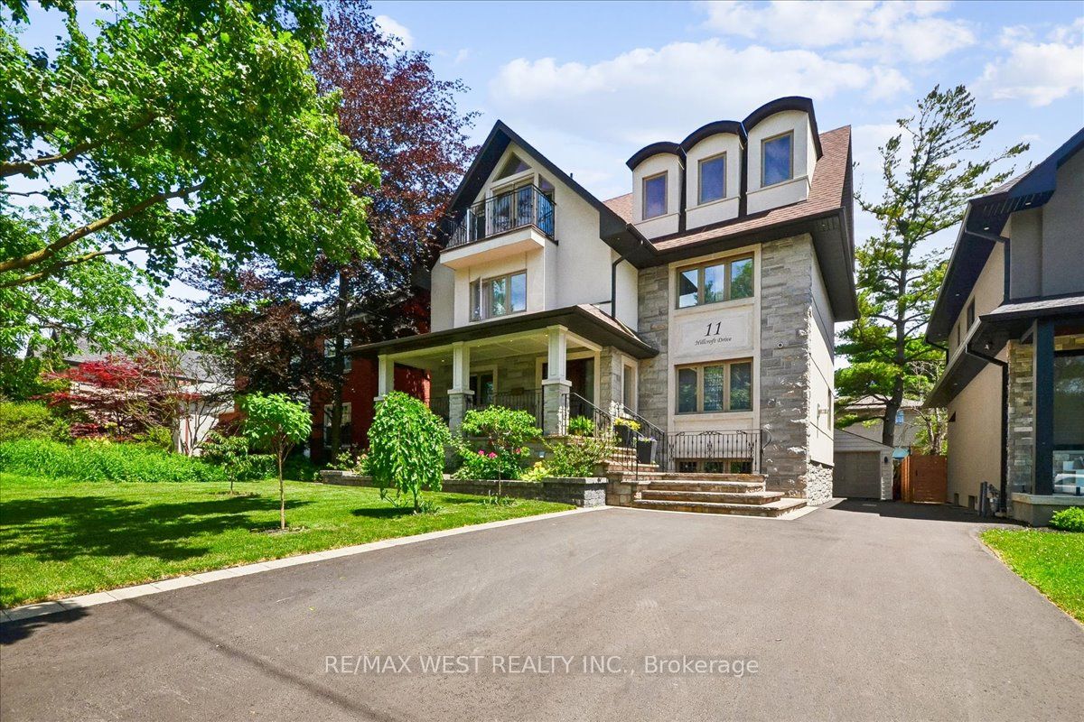 11 Hillcroft Drive, Toronto, ON M9B 4X4 photo 2