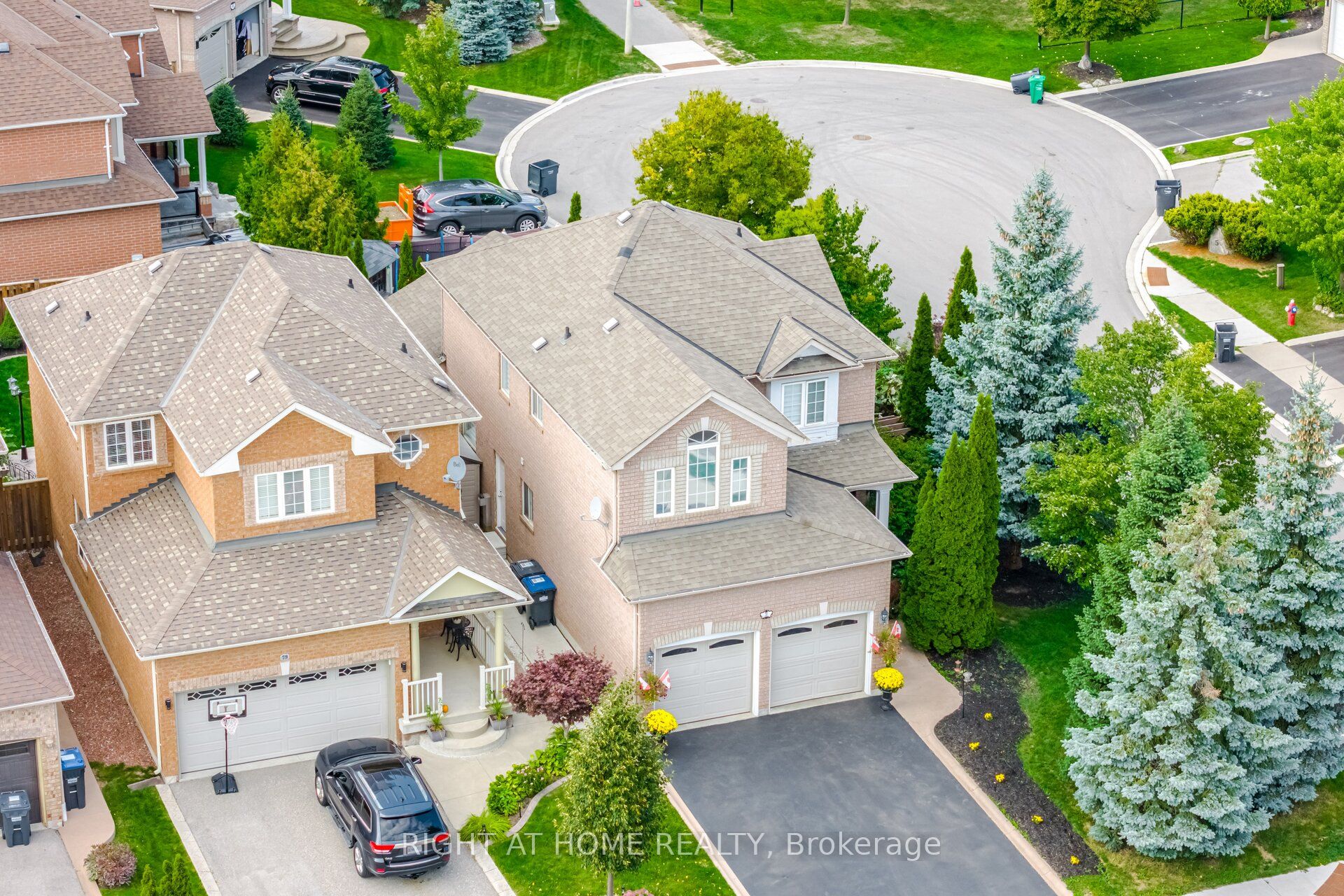 2 Melrose Gardens, Brampton, ON L7A 1J7 photo 2