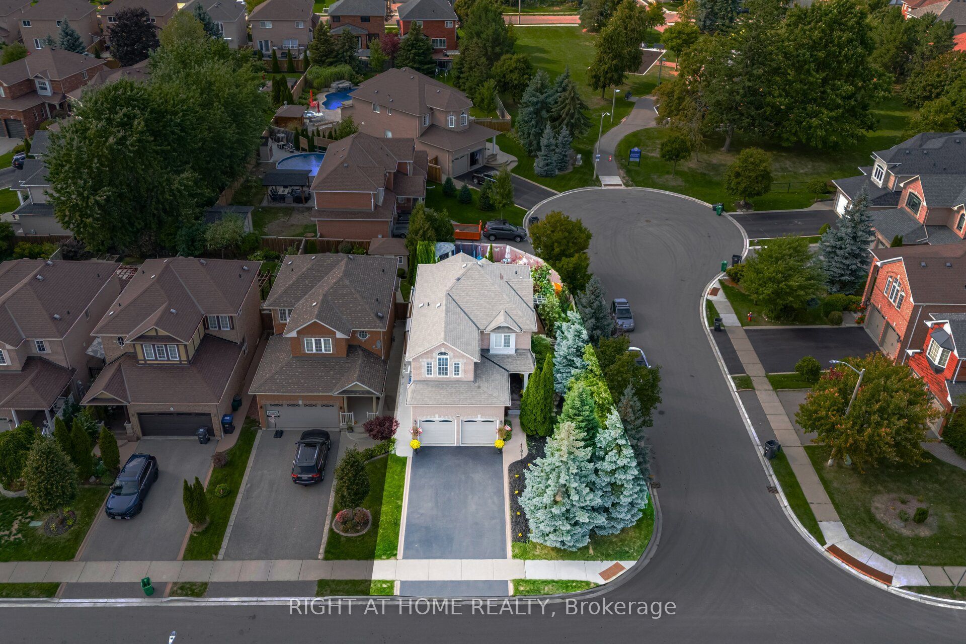 2 Melrose Gardens, Brampton, ON L7A 1J7 photo 3