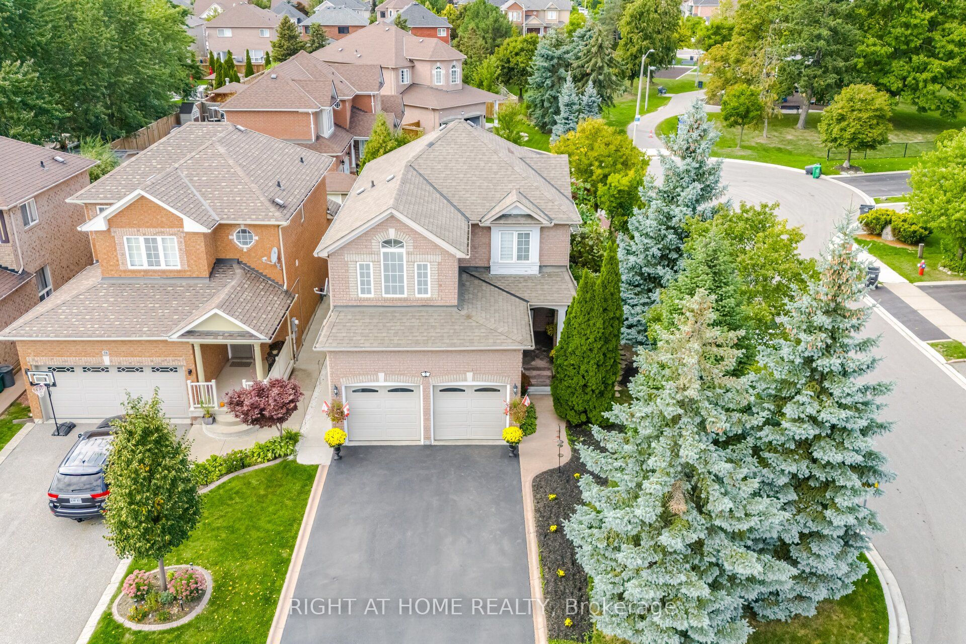 2 Melrose Gardens, Brampton, ON L7A 1J7 photo 4