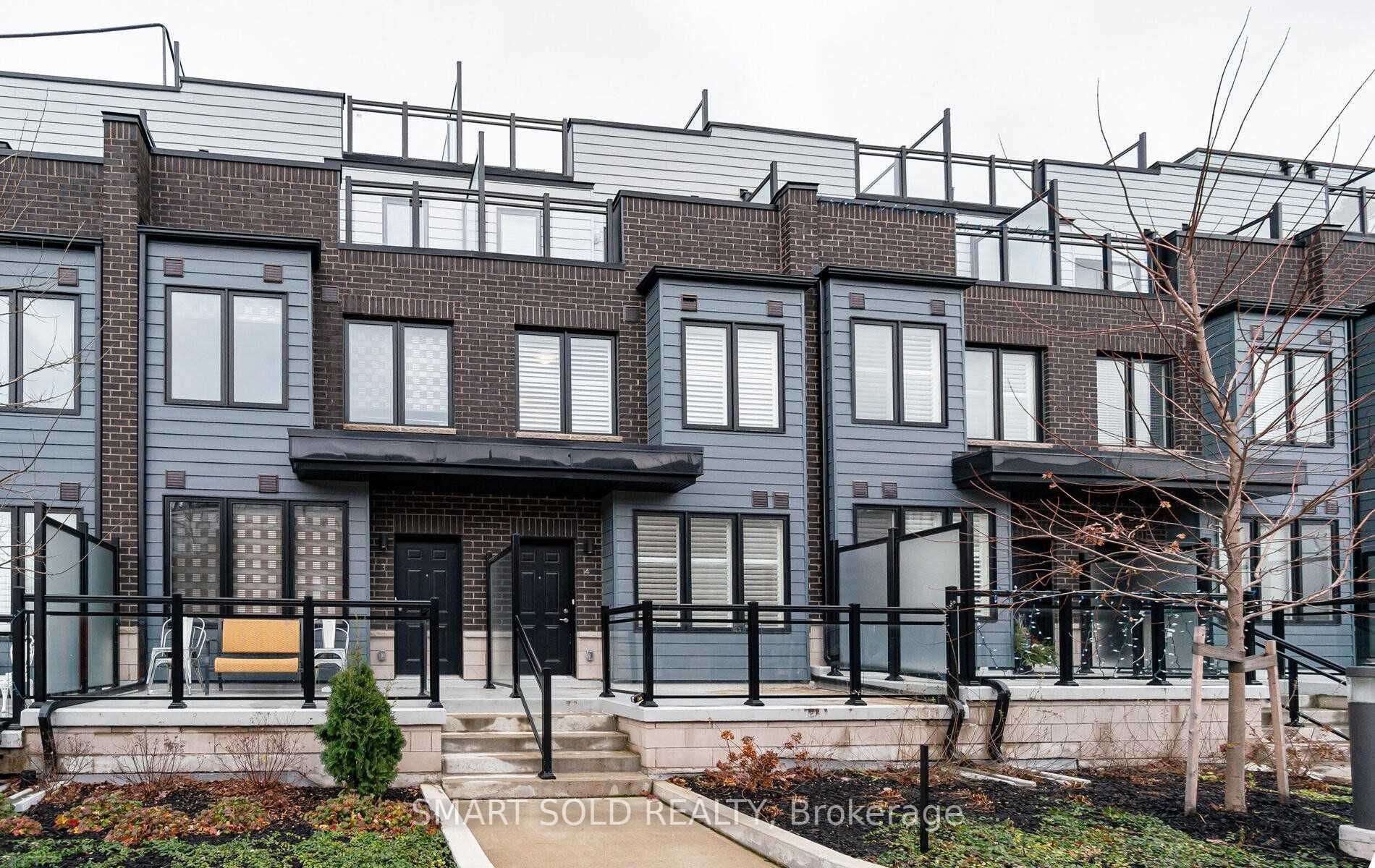 1155 straud Lane 4, Mississauga, ON L5J 0B3