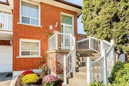 4308 Curia Crescent Upper, Mississauga, ON L4Z 2X4 photo 2
