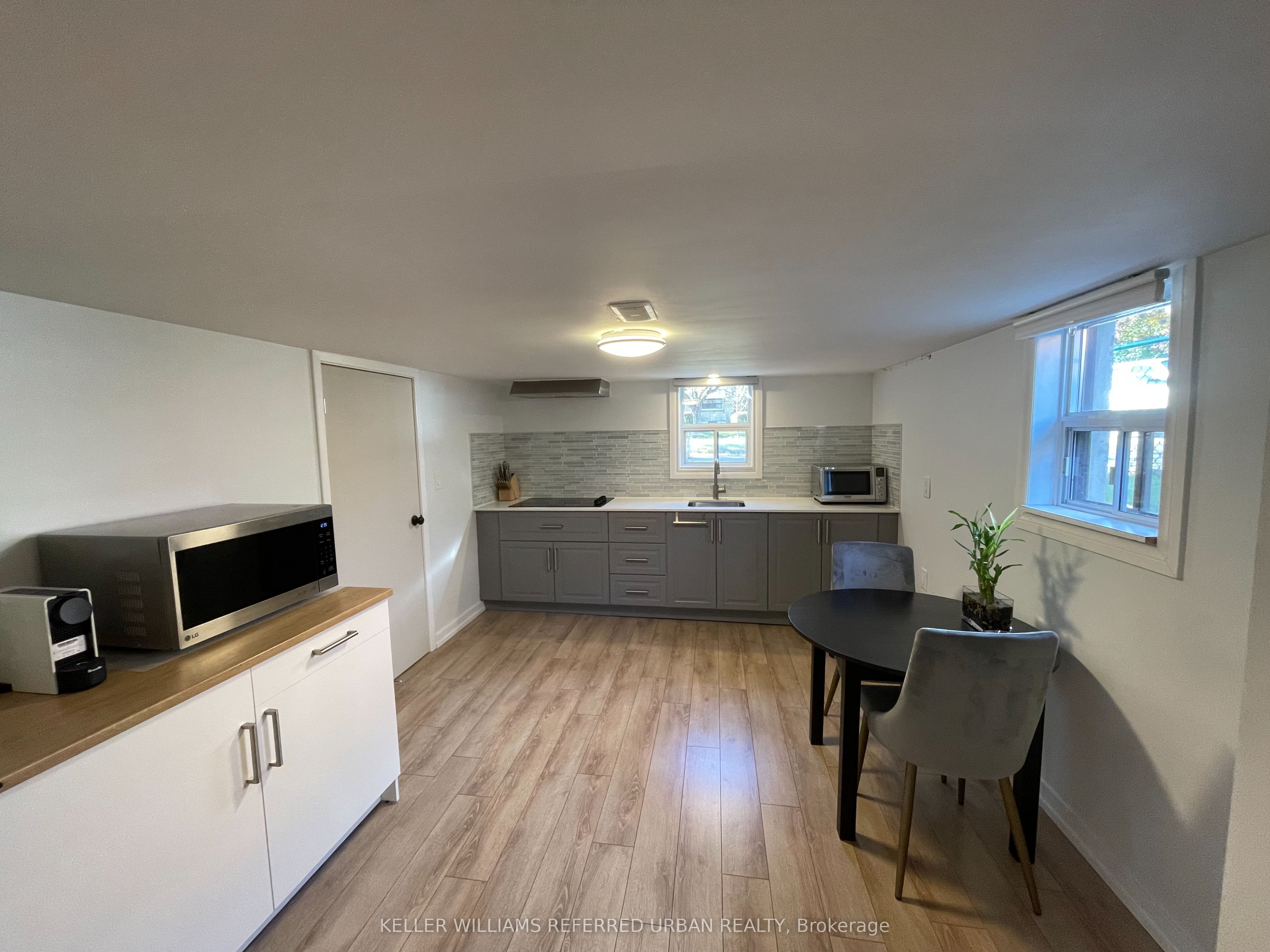 7 Ashmore Avenue Lower, Toronto, ON M8Z 4C5 photo 2