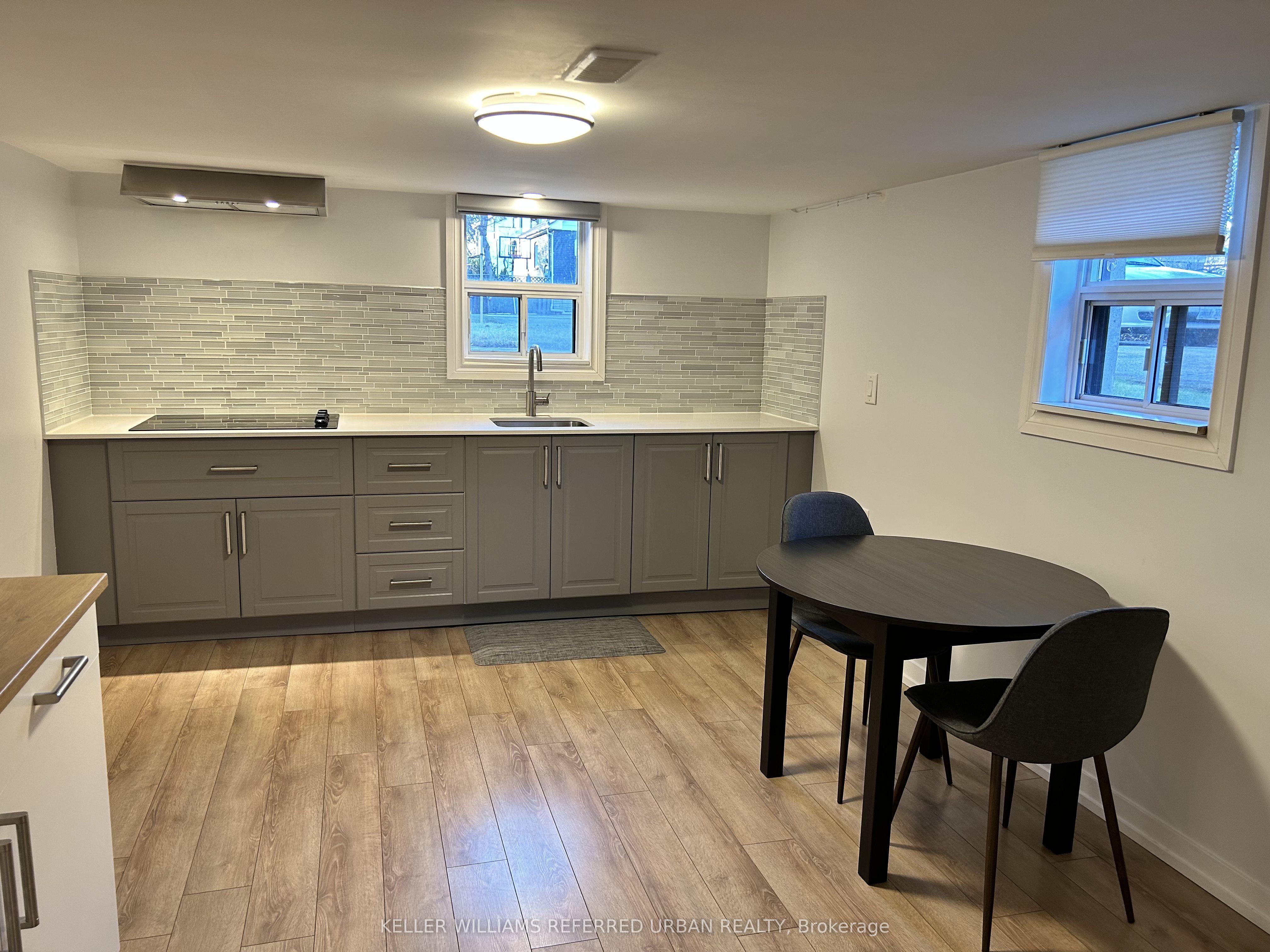 7 Ashmore Avenue Lower, Toronto, ON M8Z 4C5 photo 3