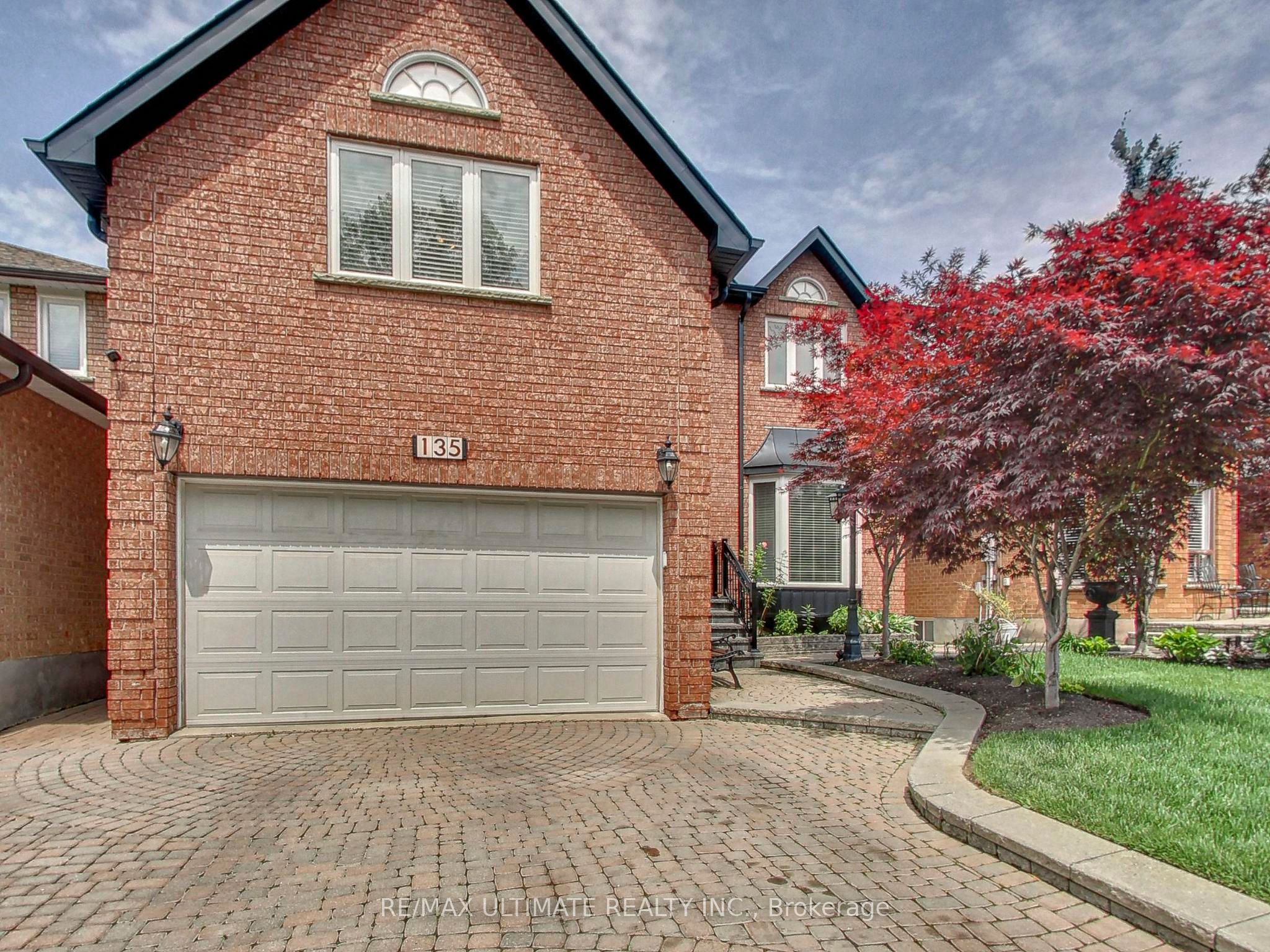 135 Glenn Hawthorne Boulevard, Mississauga, ON L5R 2K8 photo 2