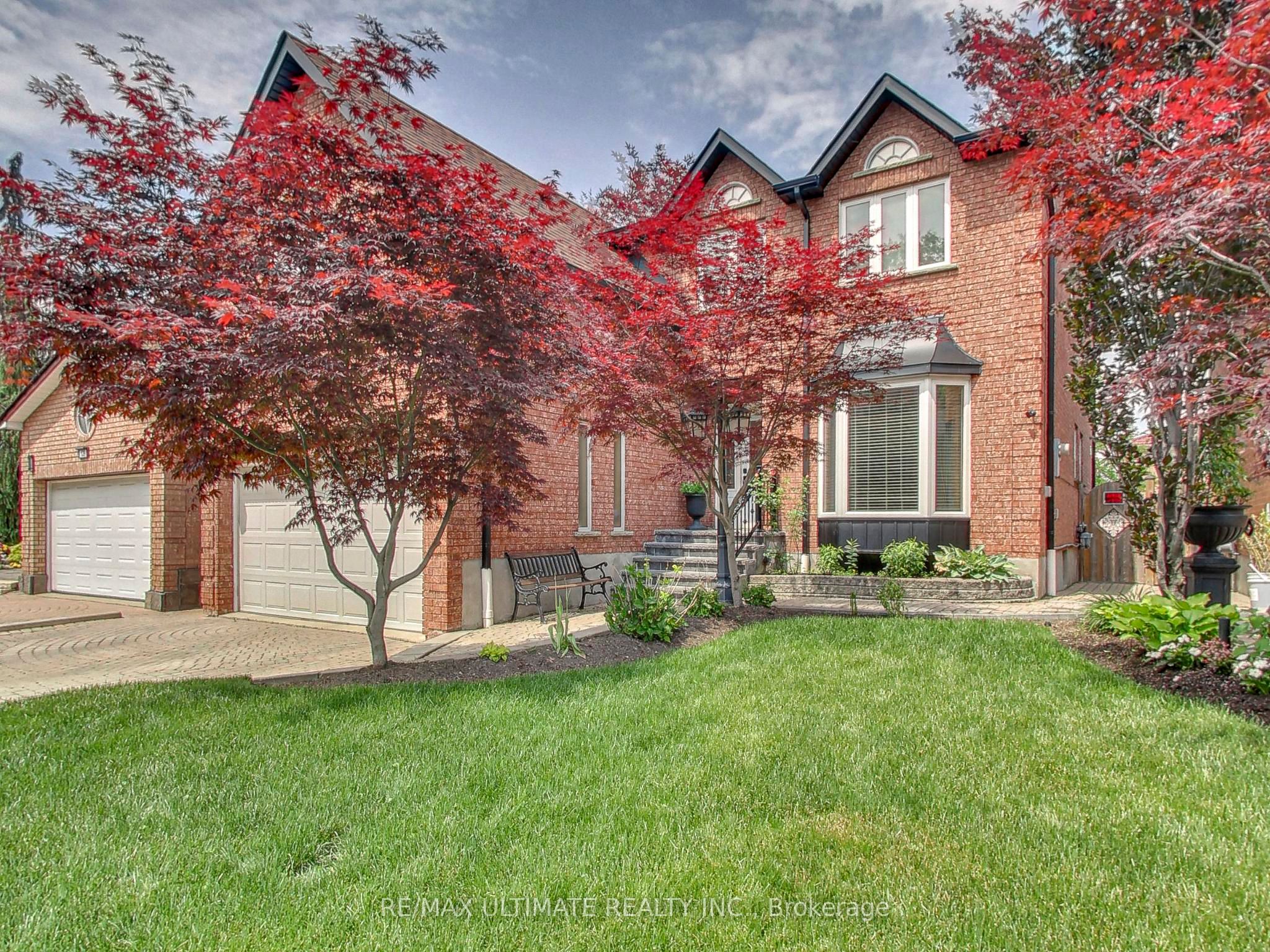 135 Glenn Hawthorne Boulevard, Mississauga, ON L5R 2K8 photo 3