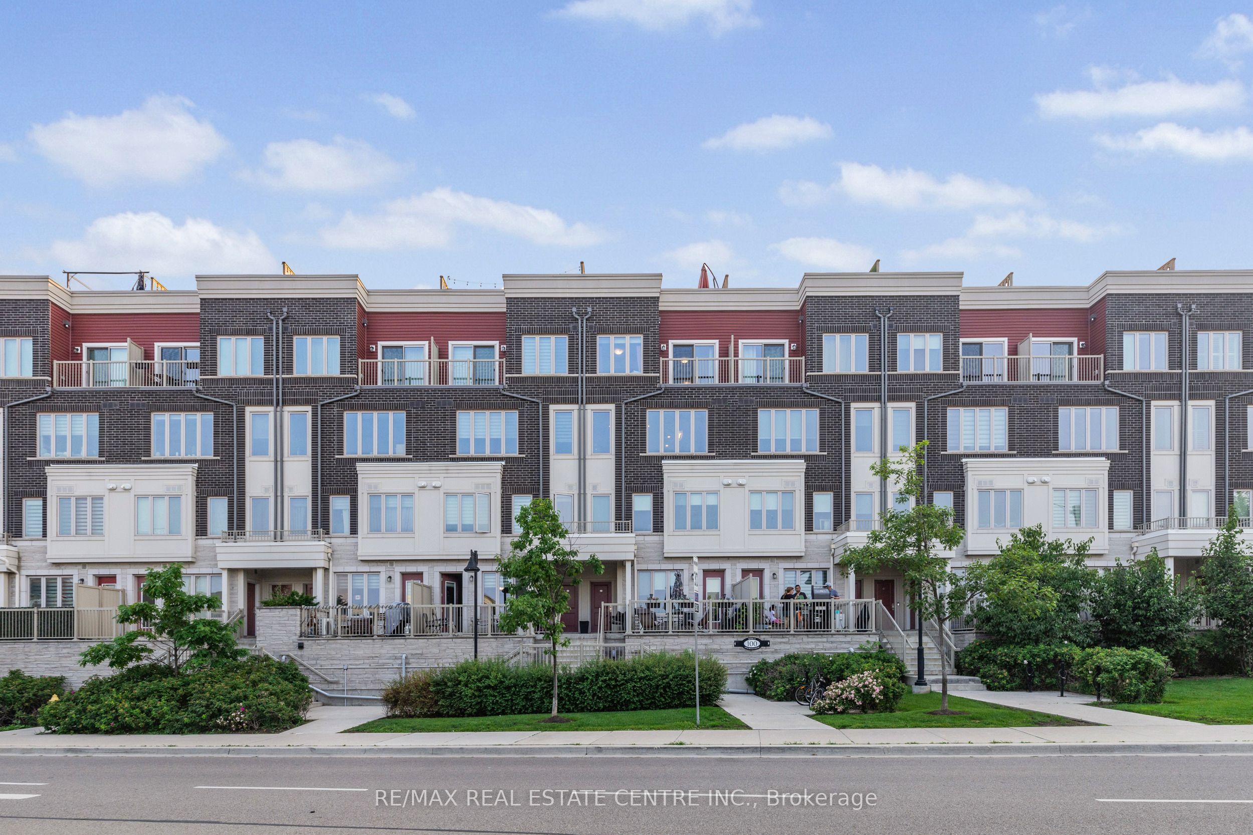 100 Long Branch Avenue 27, Toronto, ON M8W 1N6