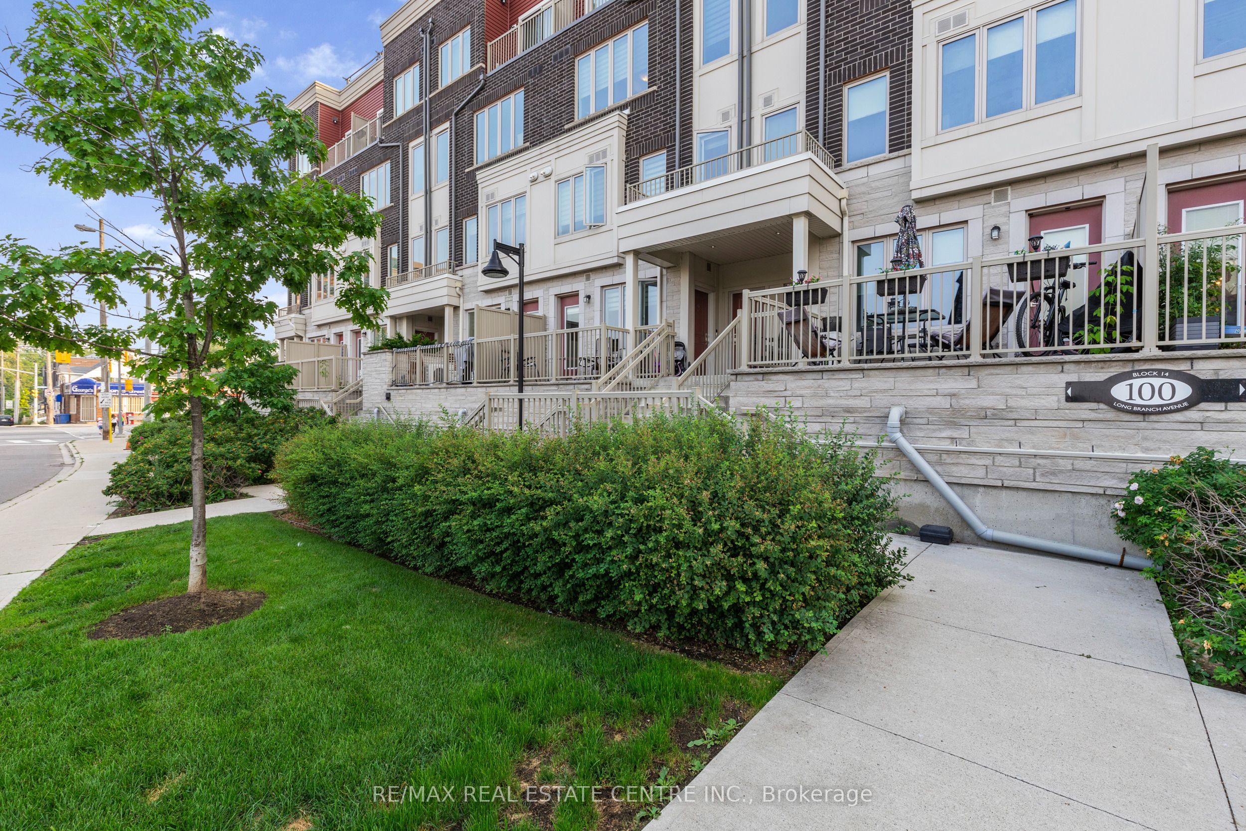 100 Long Branch Avenue 27, Toronto, ON M8W 1N6 photo 3