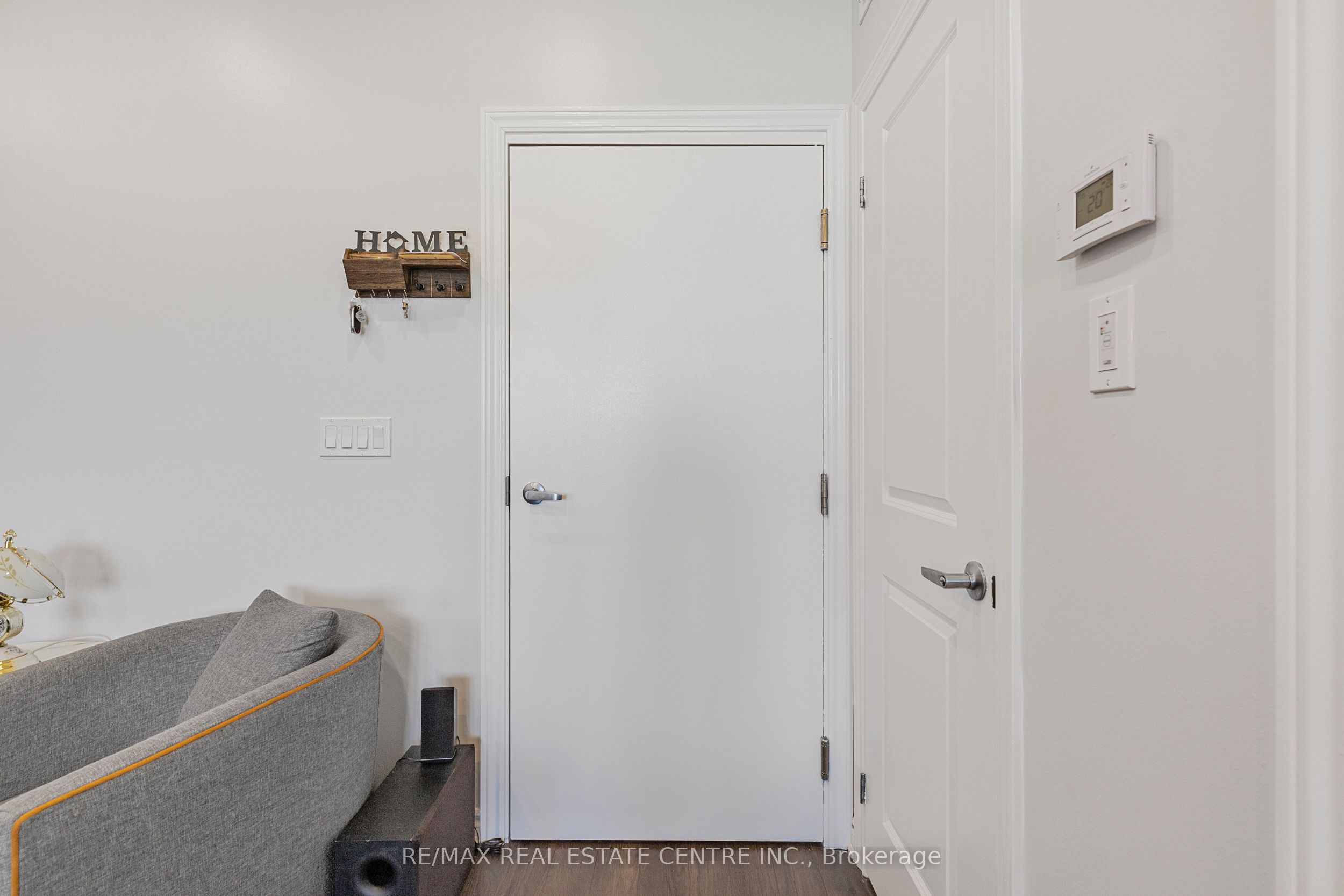 100 Long Branch Avenue 27, Toronto, ON M8W 1N6 photo 5