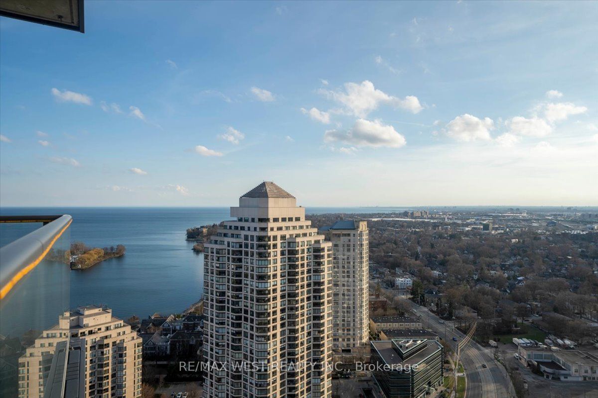 2240 Lake Shore Boulevard W 3302, Toronto, ON M8V 0B1 photo 2