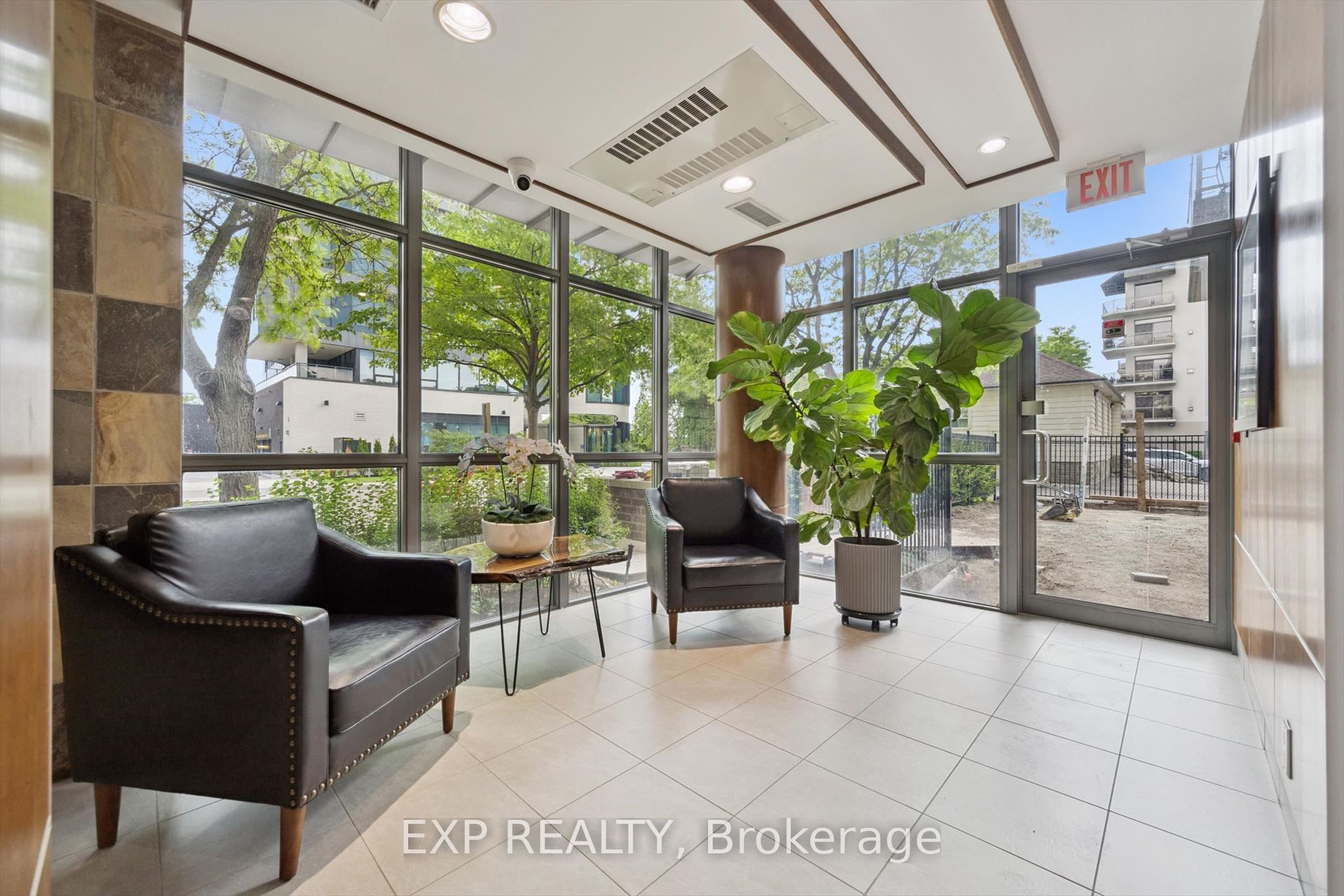 70 Port Street E 607, Mississauga, ON L5G 4V8 photo 3