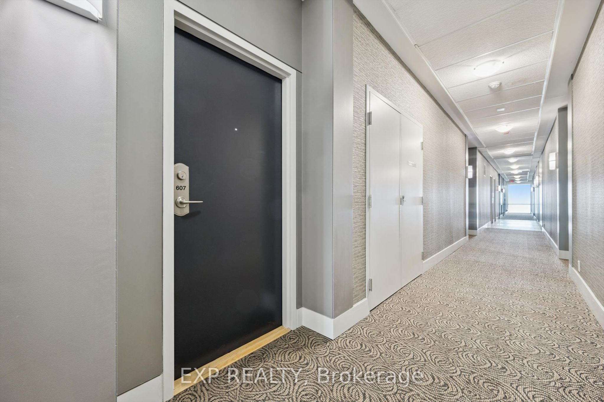 70 Port Street E 607, Mississauga, ON L5G 4V8 photo 4