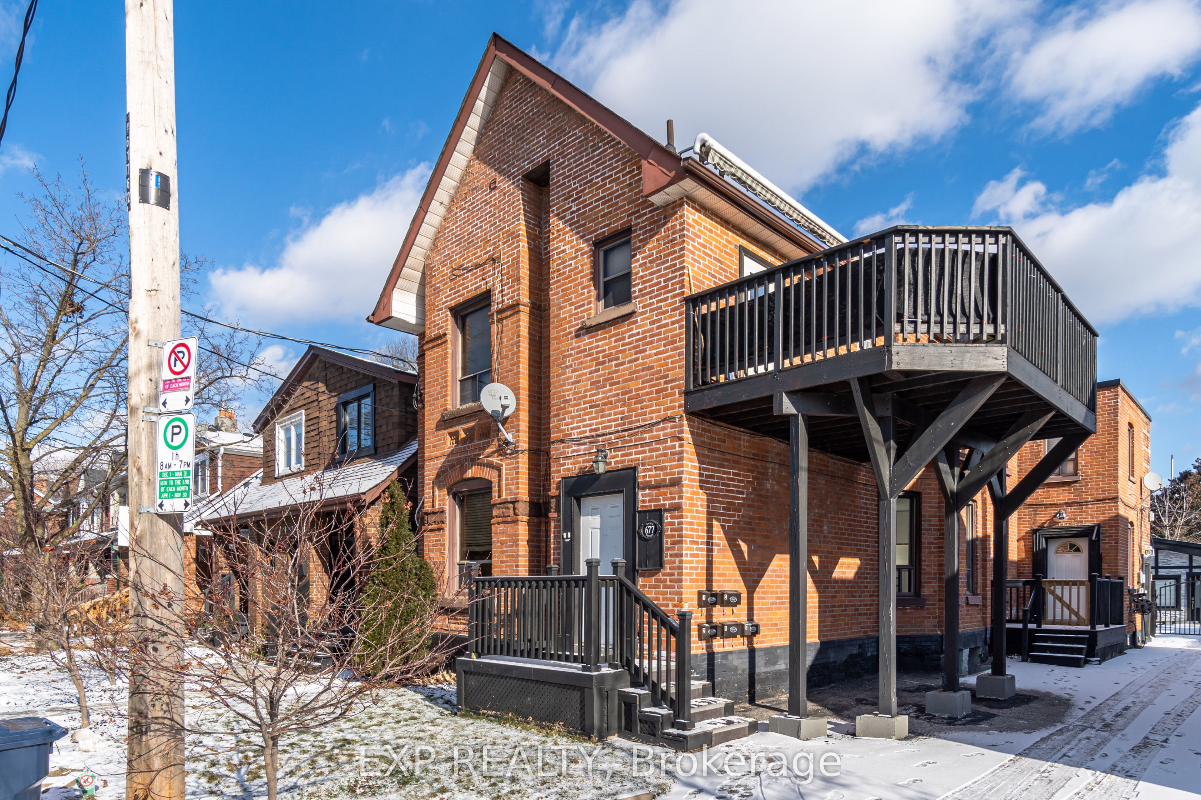 677 Durie Street 3, Toronto, ON M6S 3H4