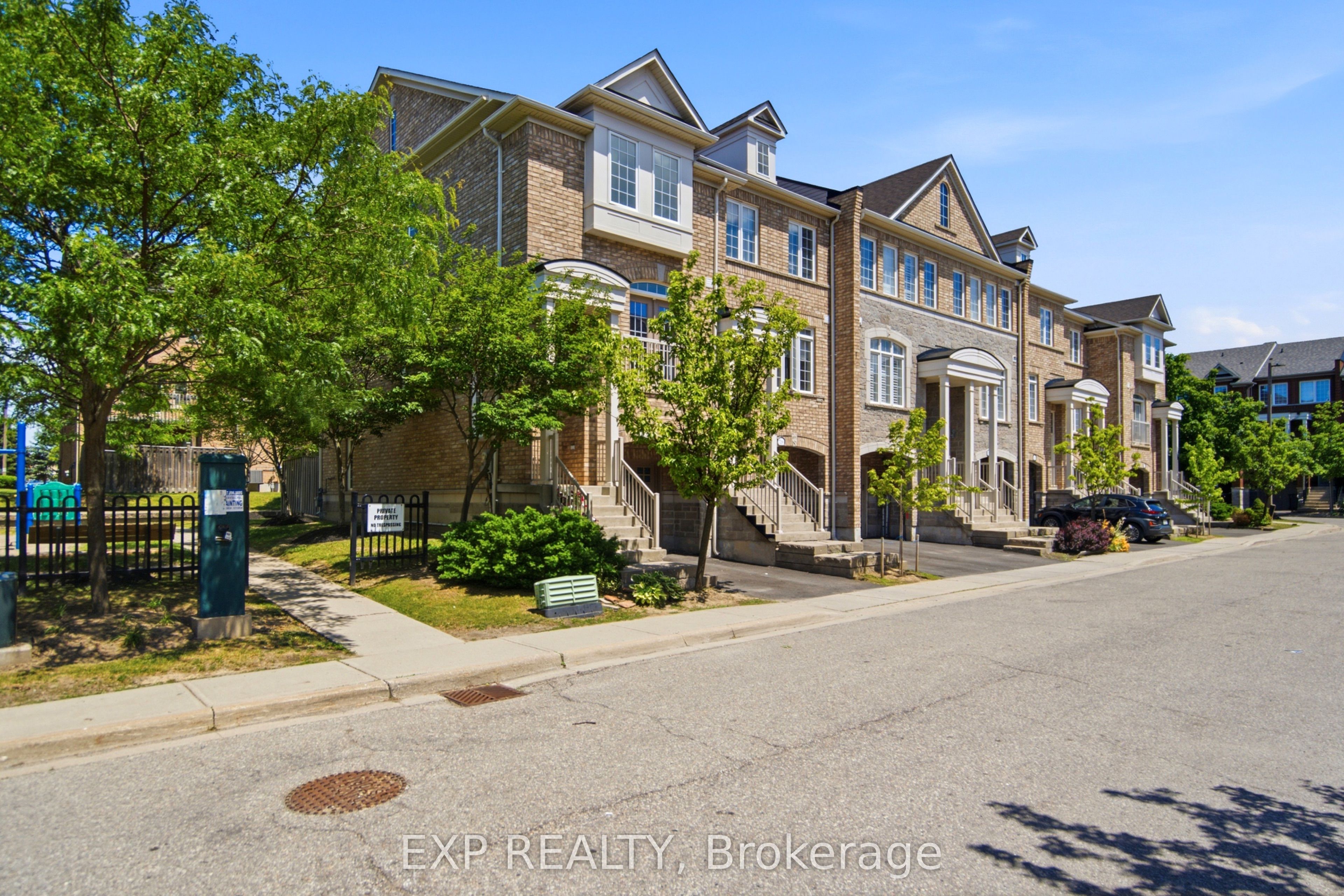 7211 Triumph Lane, Mississauga, ON L5N 0C5 photo 2