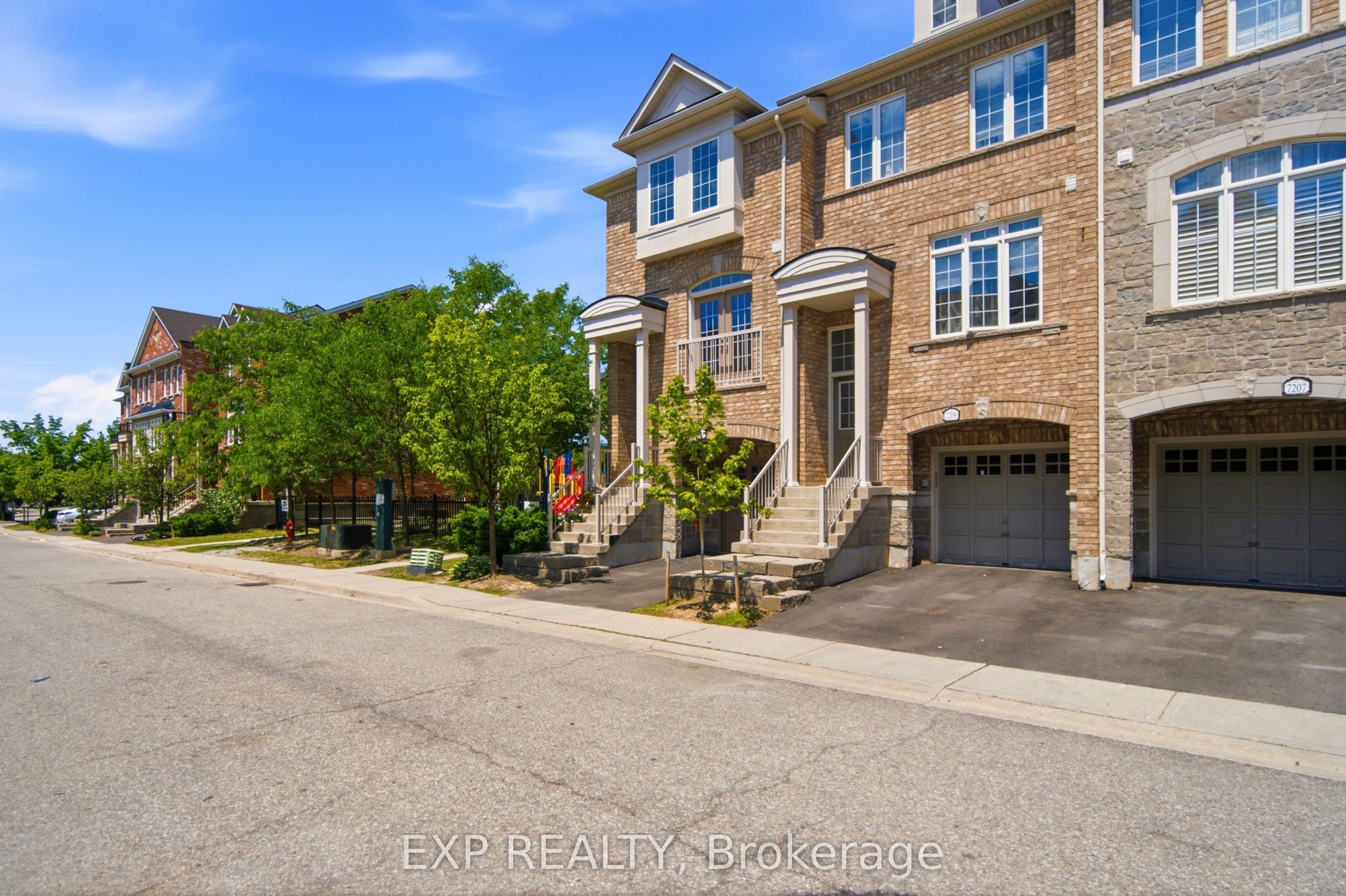 7211 Triumph Lane, Mississauga, ON L5N 0C5 photo 4