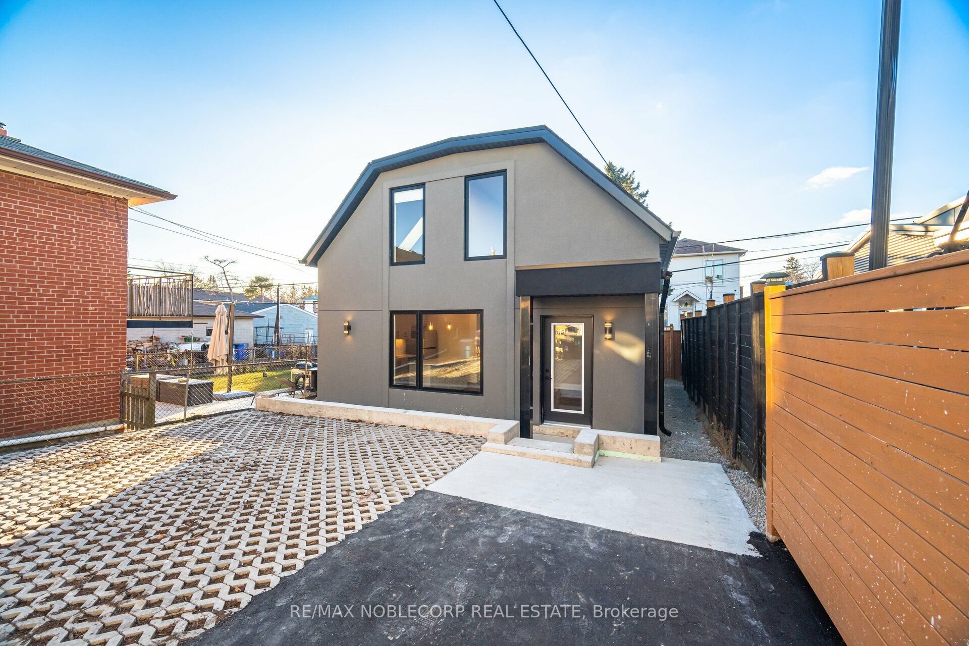 16 Little Boulevard G-Suite, Toronto, ON M6E 4N2 photo 2