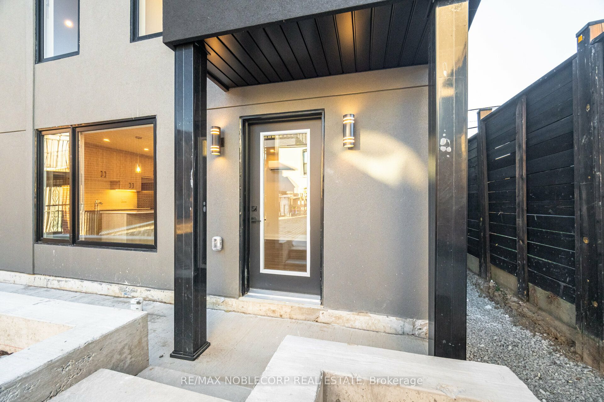 16 Little Boulevard G-Suite, Toronto, ON M6E 4N2 photo 3