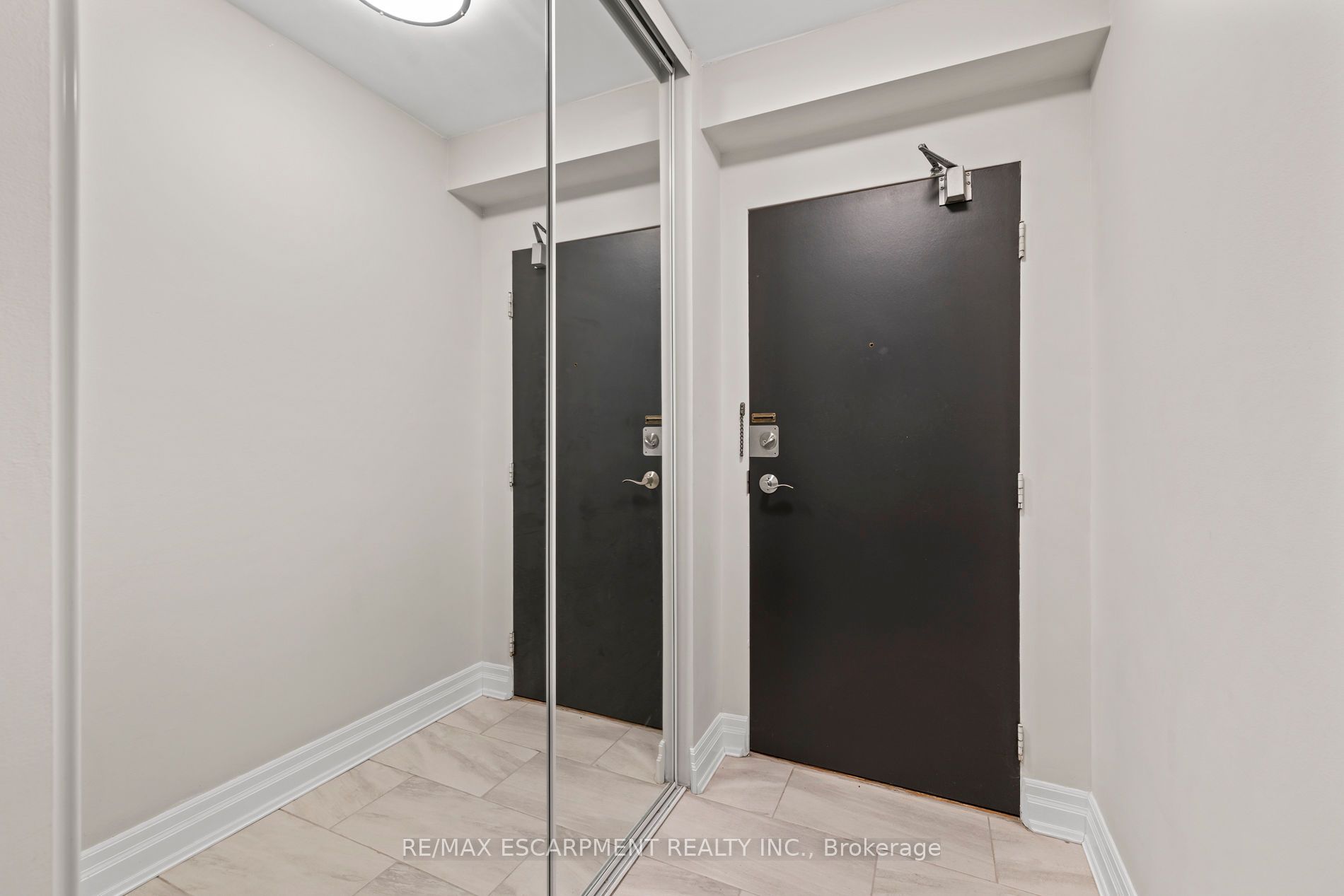 700 Dynes Road 414, Burlington, ON L7N 3M2 photo 5