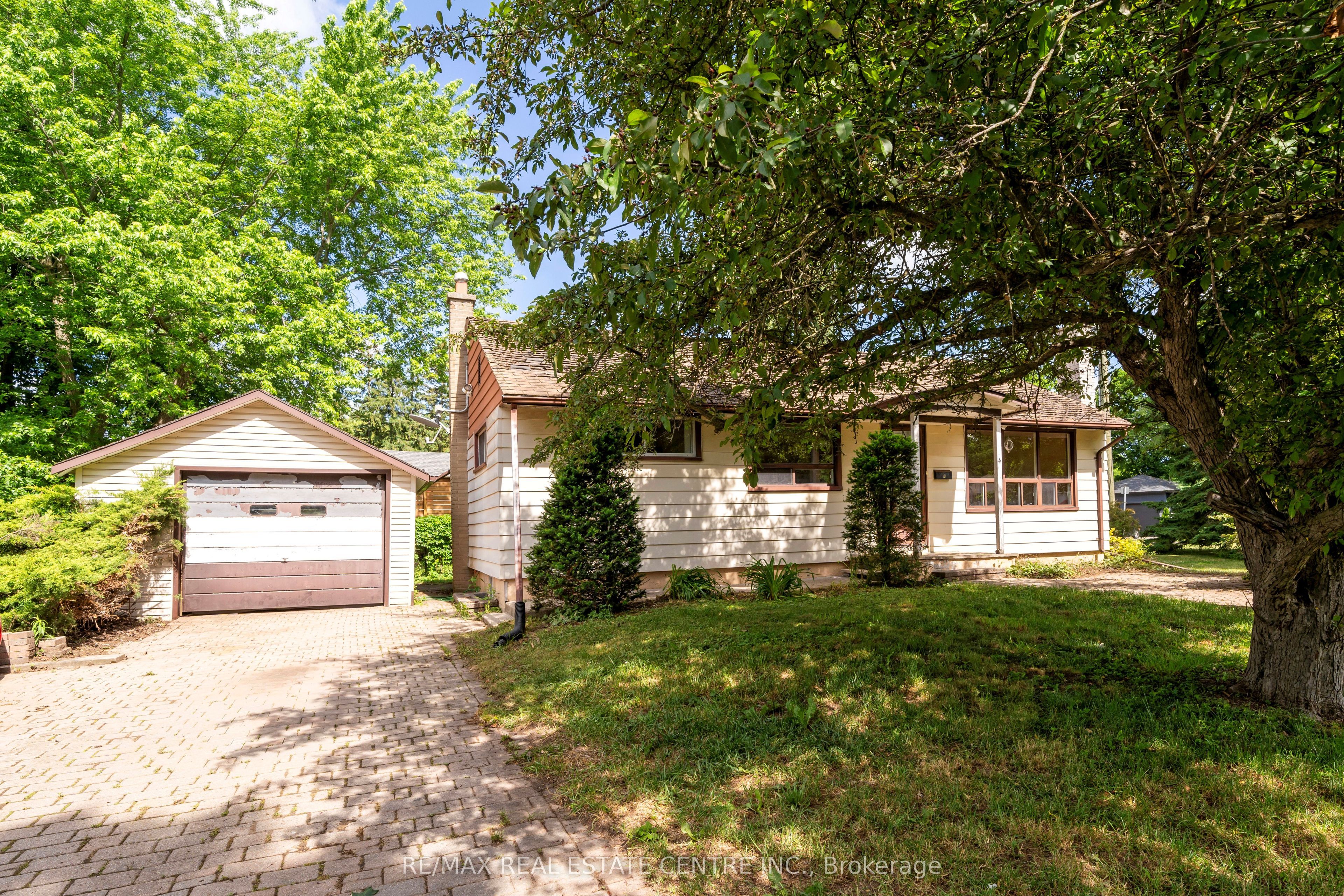 4 Pauline Street, Halton Hills, ON L7G 1V7 photo 2