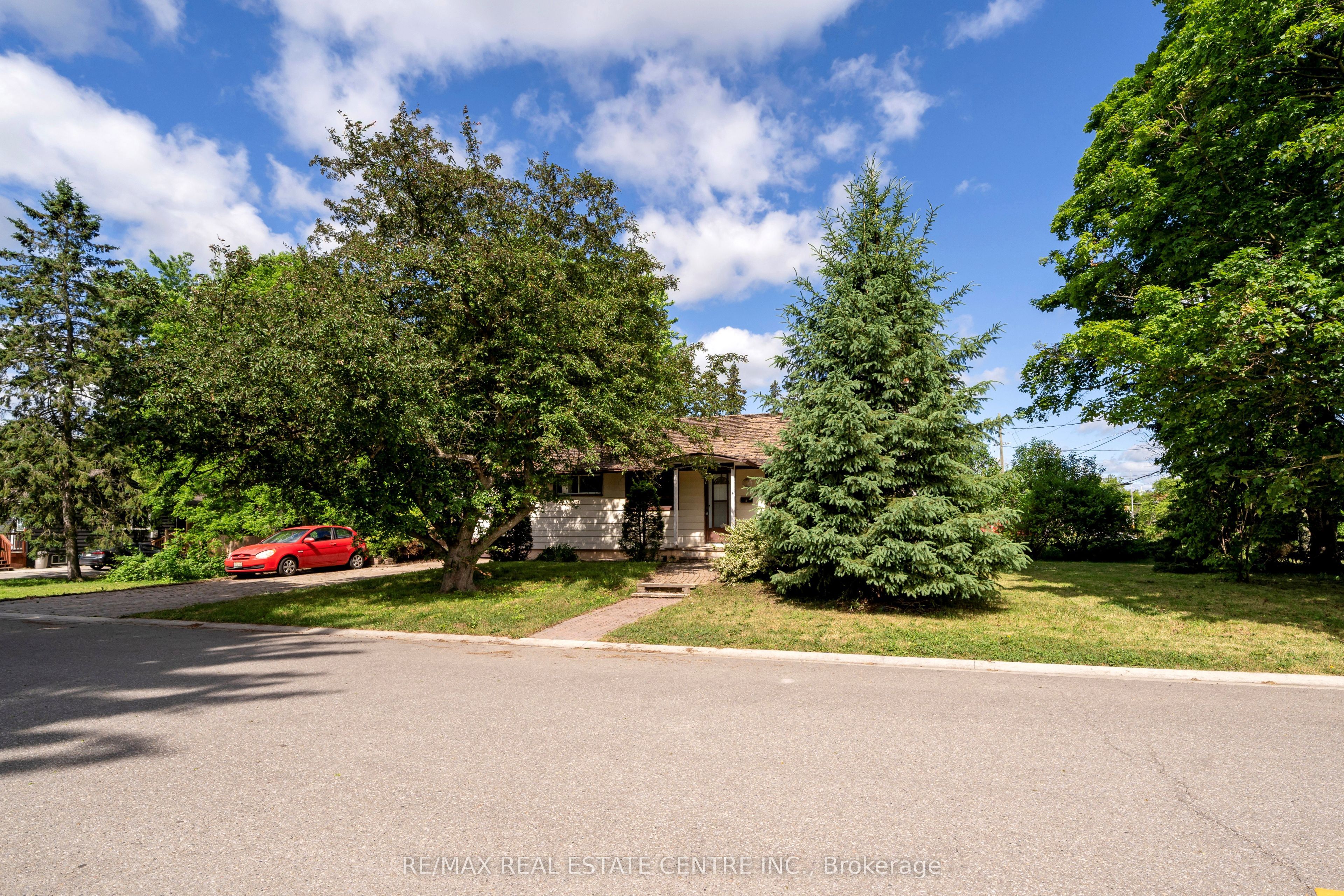4 Pauline Street, Halton Hills, ON L7G 1V7 photo 3