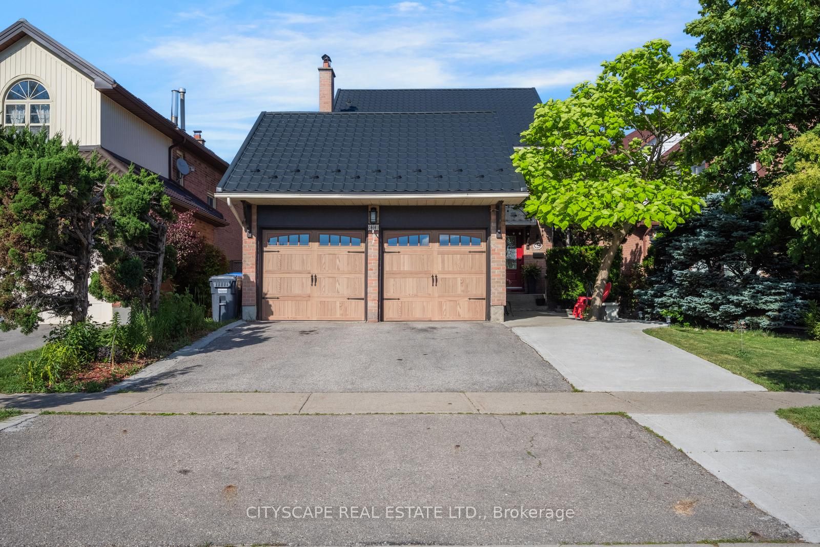 301 Kingsbridge Garden, Mississauga, ON L5R 1L2