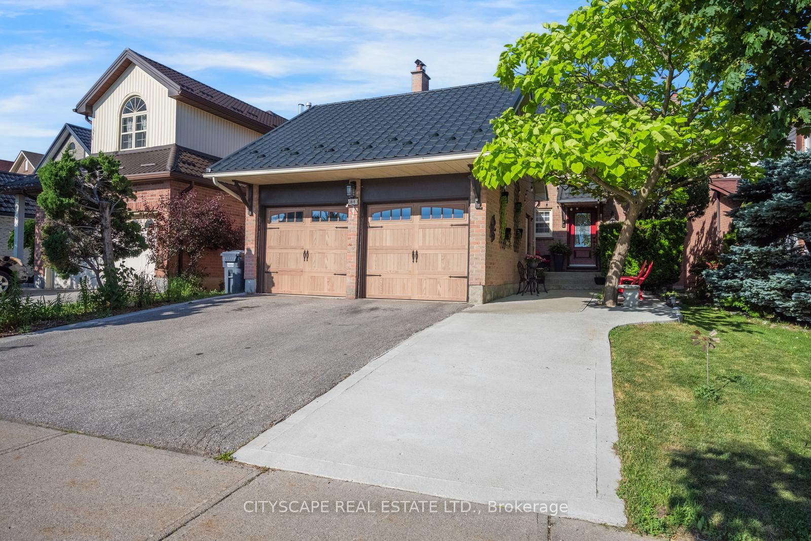 301 Kingsbridge Garden, Mississauga, ON L5R 1L2 photo 3