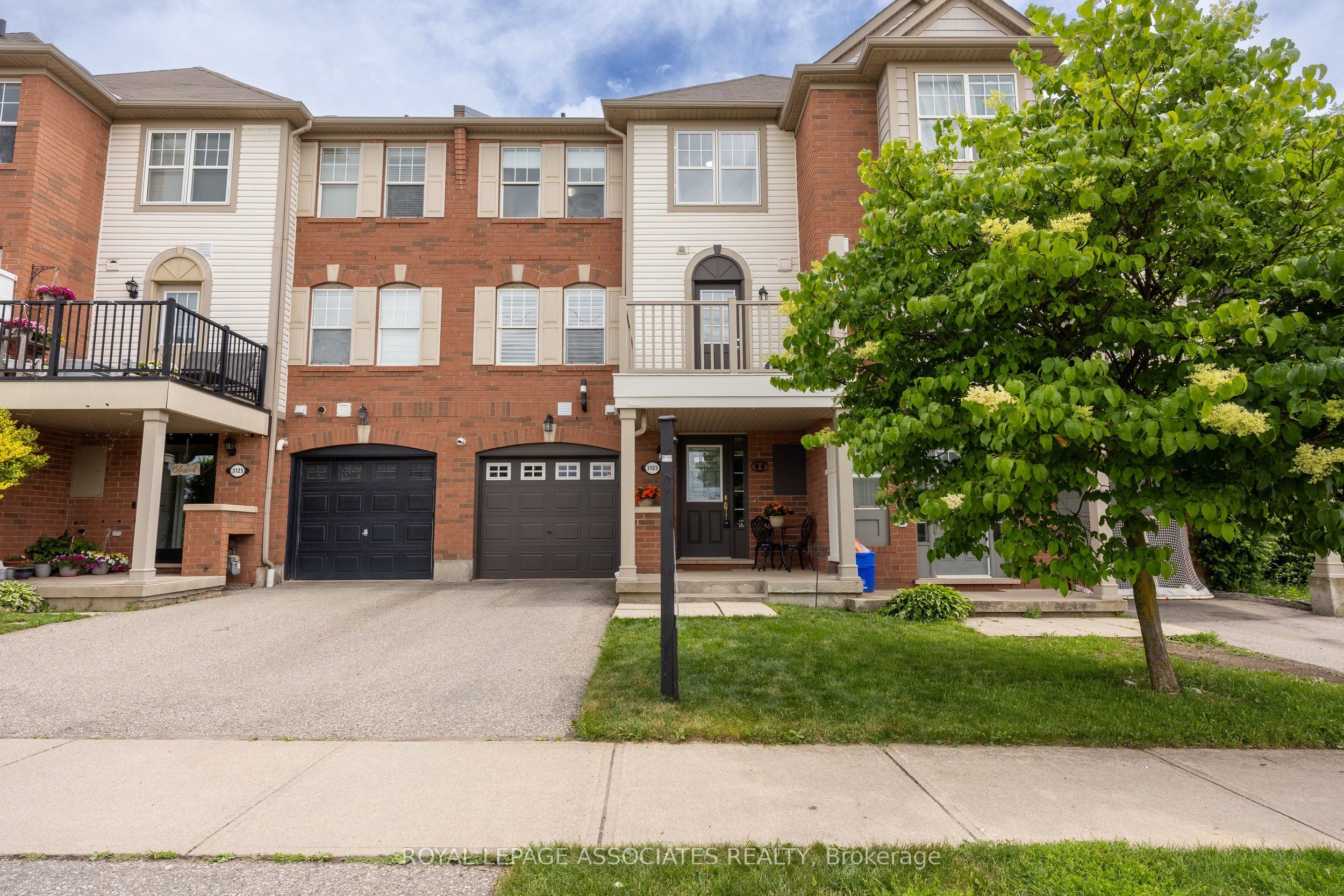 3123 Stornoway Circle, Oakville, ON L6M 5H9 photo 2