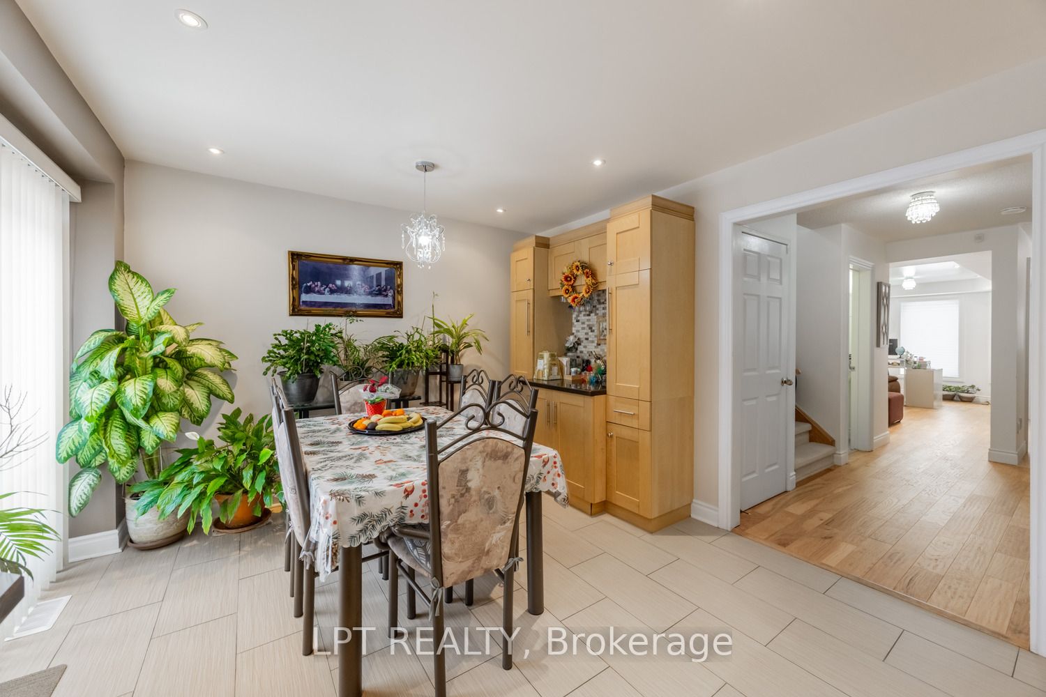 3040 Bentley Drive, Mississauga, ON L5M 6W2 photo 2