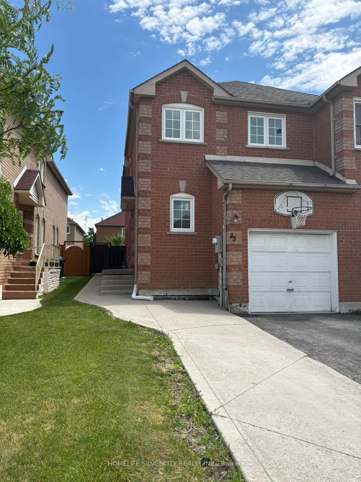 45 Piane Avenue, Brampton, ON L6Y 4X9 photo 2