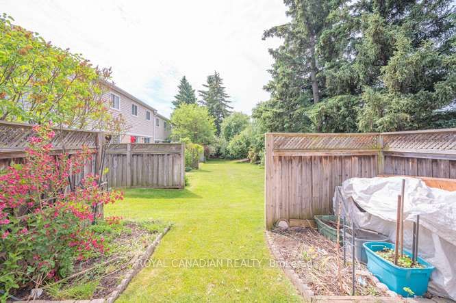 63 Heathcliffe Square, Brampton, ON L6S 5R3 photo 3