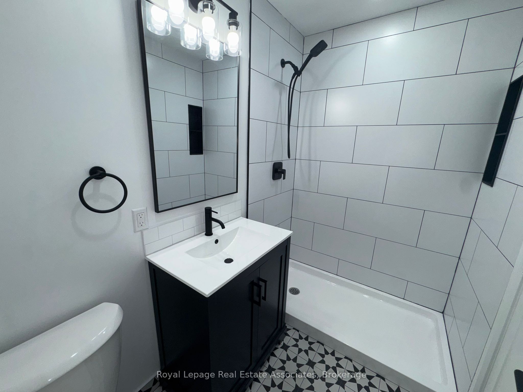 17 White Avenue 5 SFN, Toronto, ON M6N 1S7 photo 3