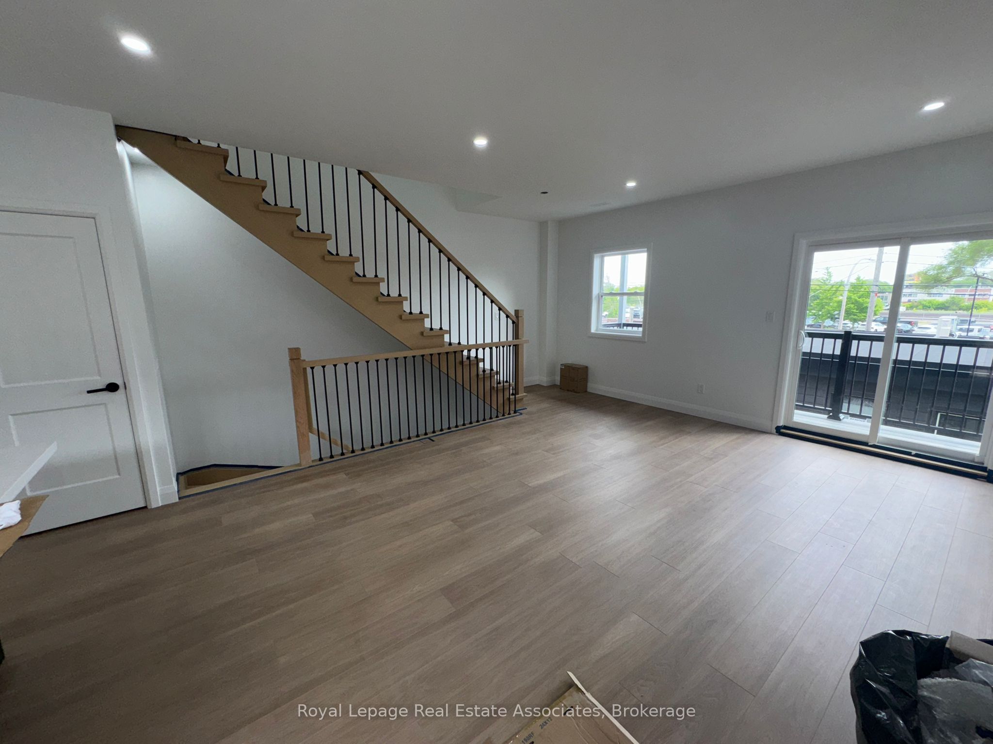 17 White Avenue 5 SFN, Toronto, ON M6N 1S7 photo 4
