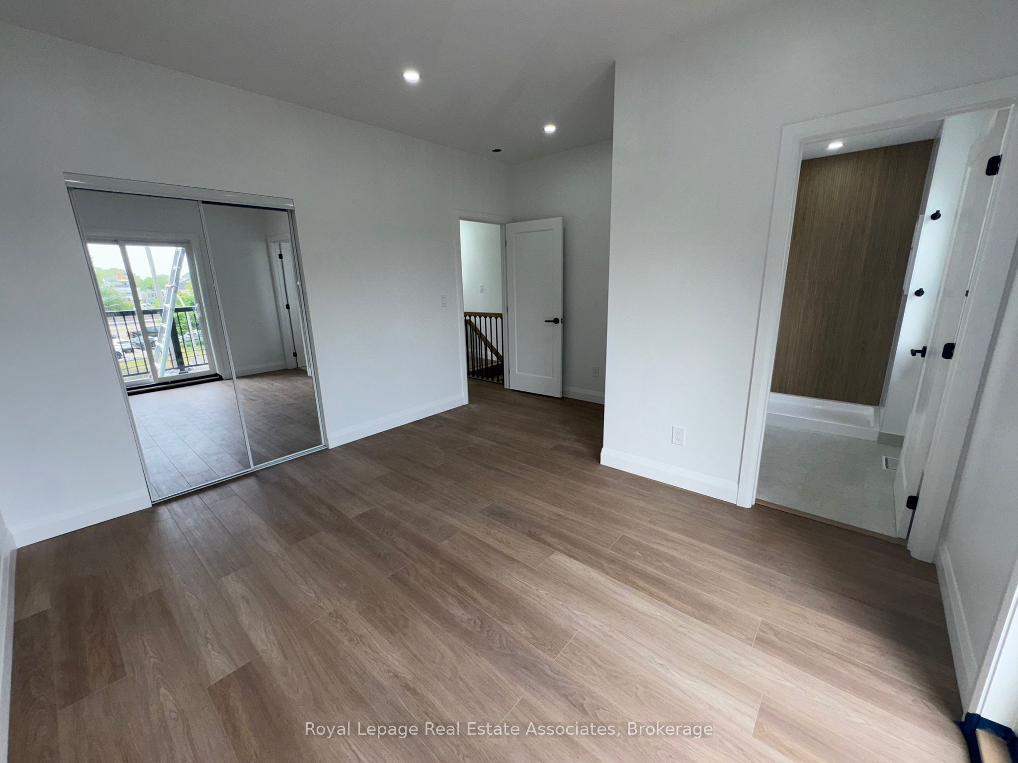 17 White Avenue 5 SFN, Toronto, ON M6N 1S7 photo 5