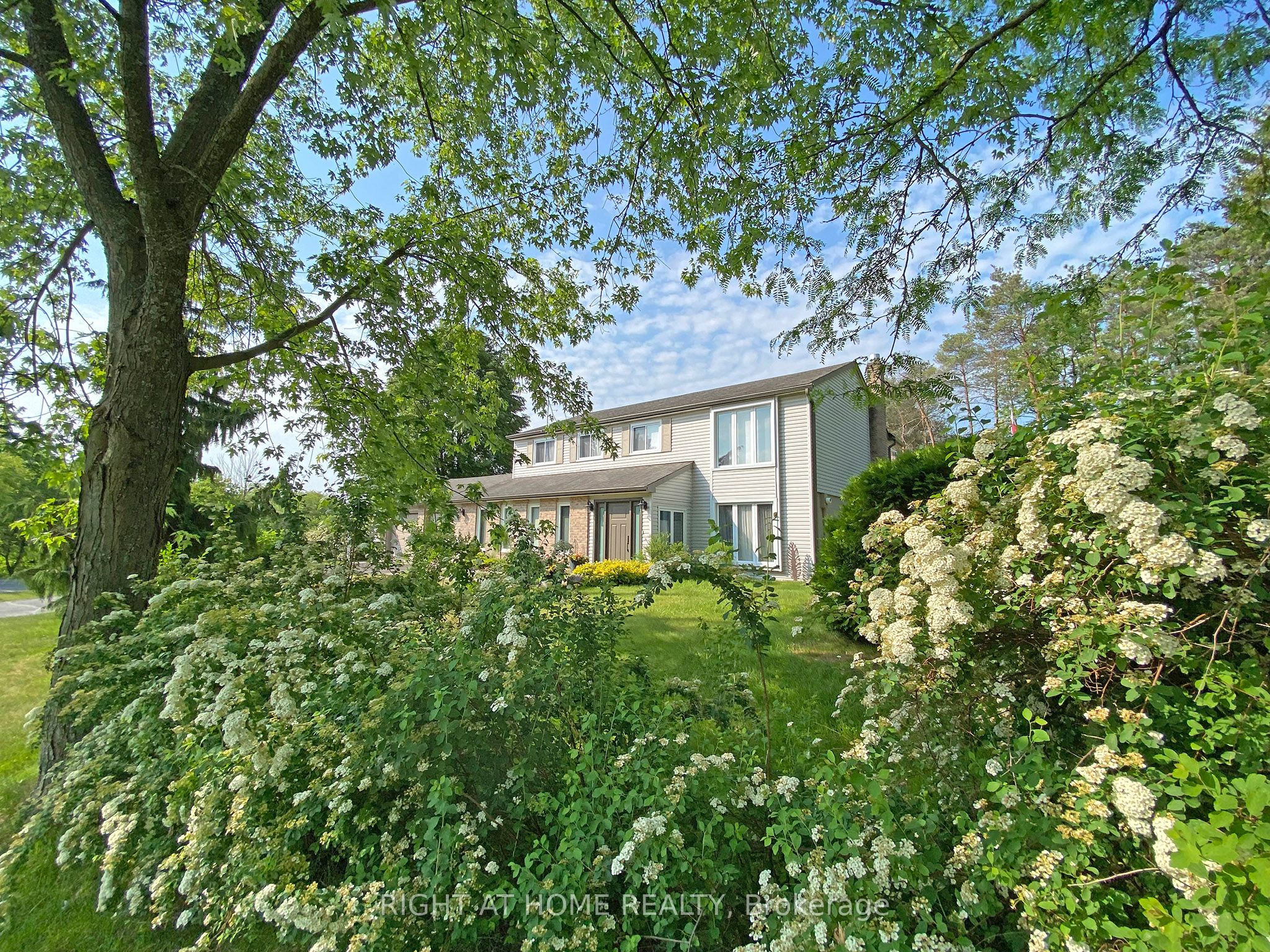 10 Munro Street, Caledon, ON L7E 0L6 photo 2