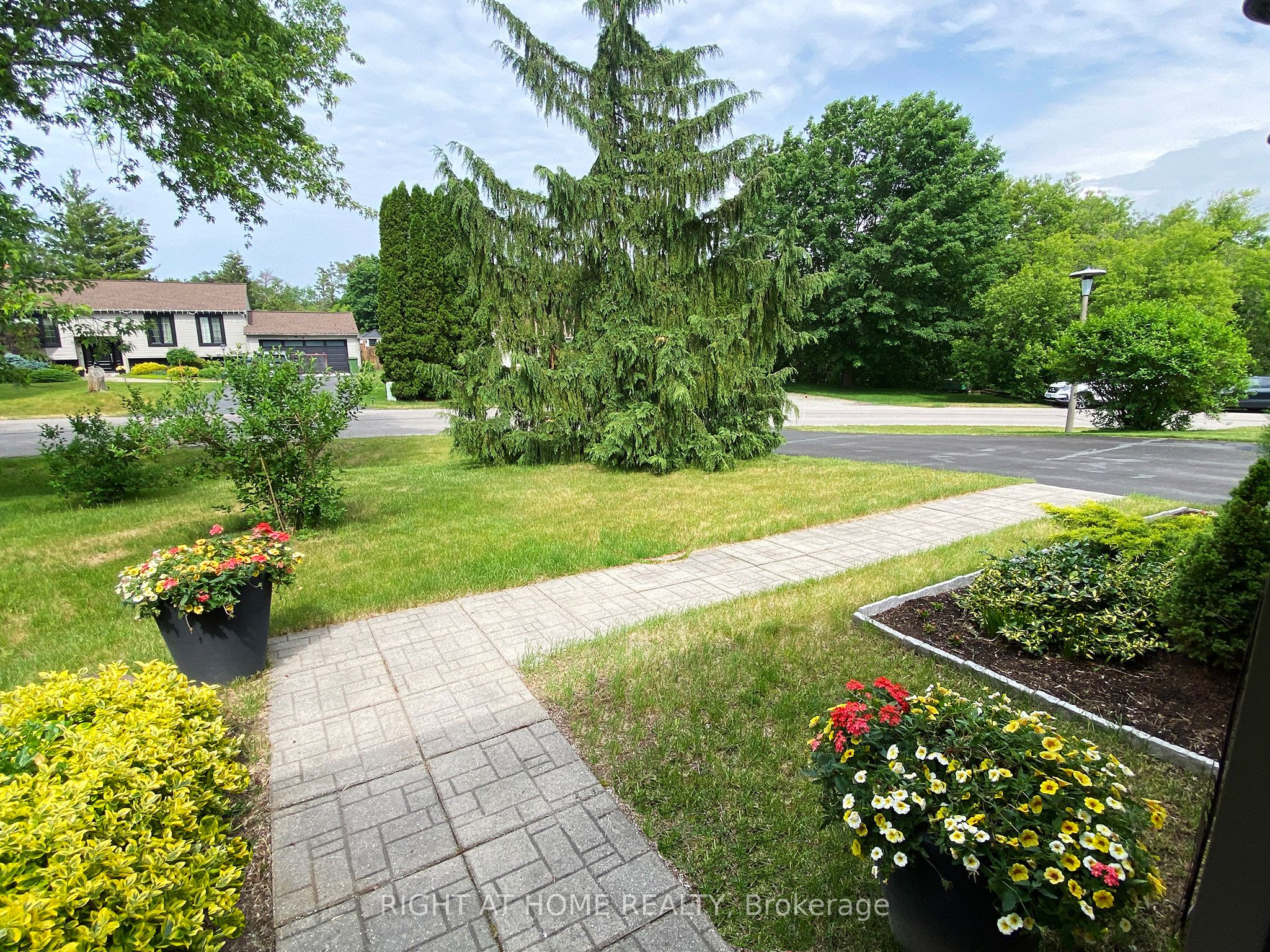 10 Munro Street, Caledon, ON L7E 0L6 photo 3