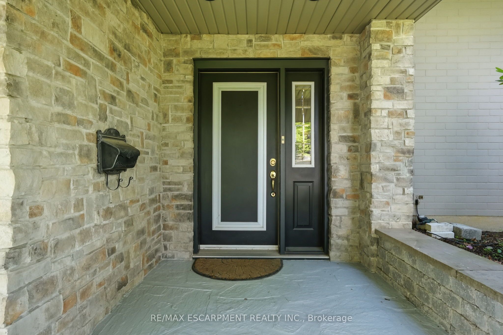 1321 Fairway Court, Burlington, ON L7P 1M5 photo 3