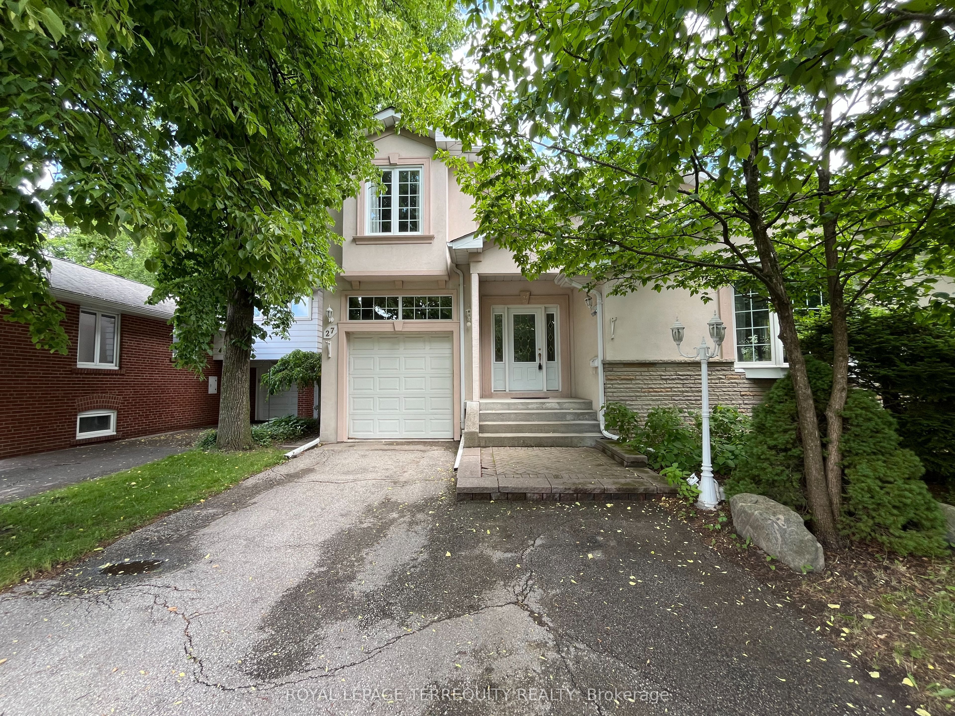27 Shadwick Drive, Toronto, ON M9R 2V6 photo 2