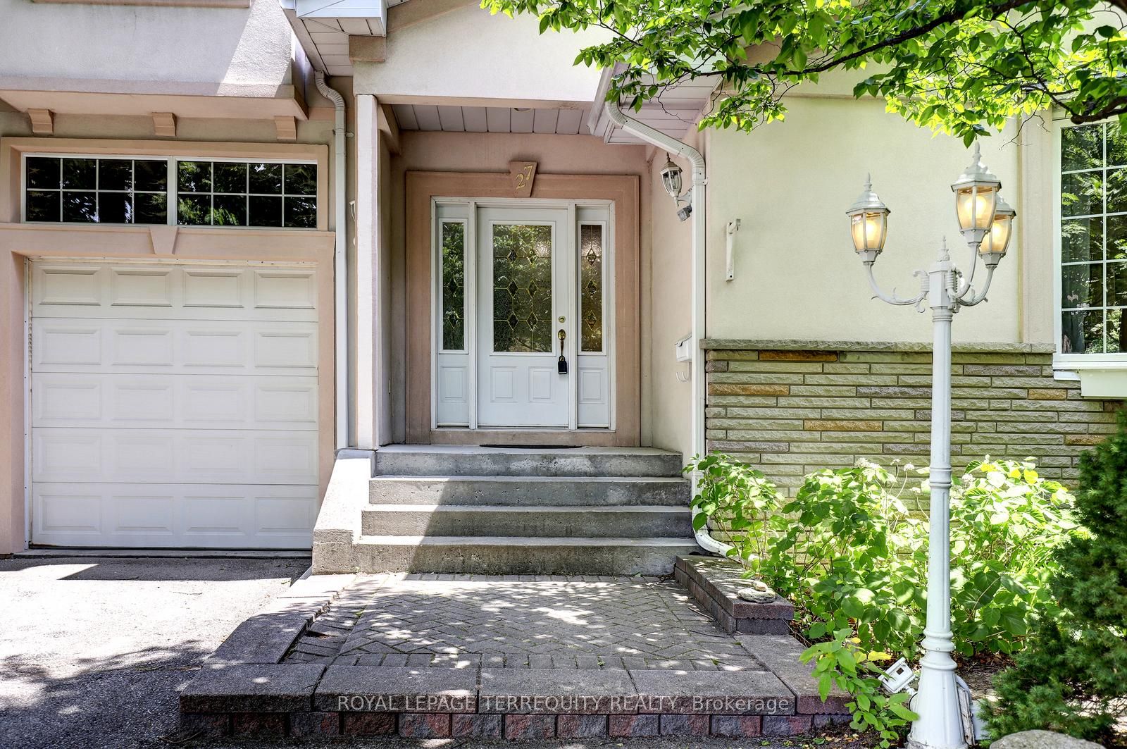27 Shadwick Drive, Toronto, ON M9R 2V6 photo 4
