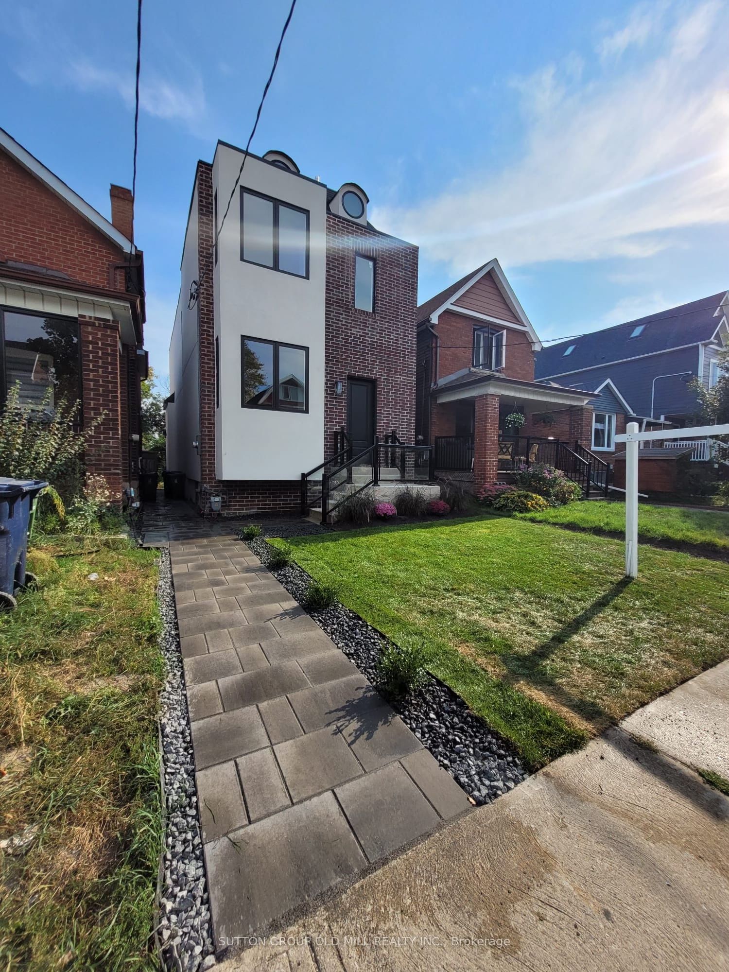 11 Morland Road, Toronto, ON M6S 2M7